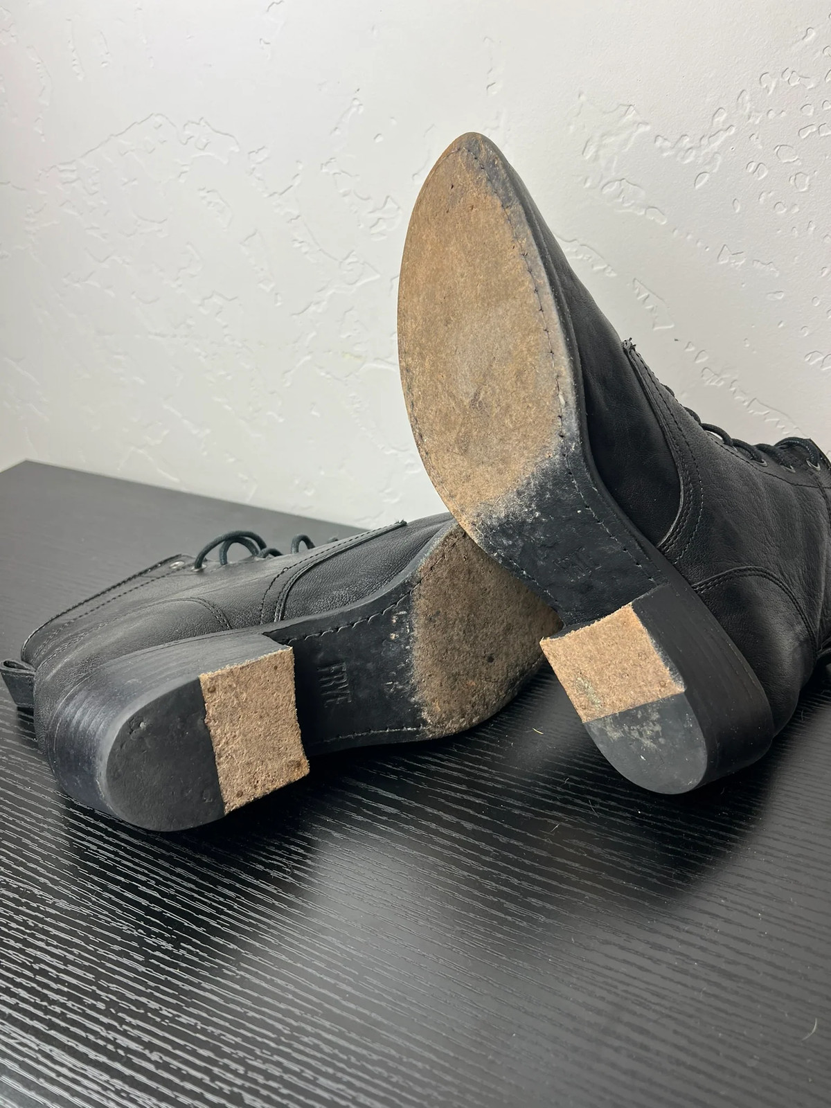 Frye Lace-Up Ankle Boots Black Leather Womens 8.5 B Distressed Carson Vintage