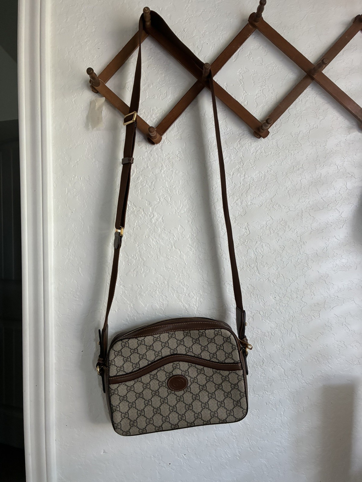 Gucci GG Collection Vintage Logo Mailman Bag Crossbody Bag Unisex 10×2.3×7.8 in