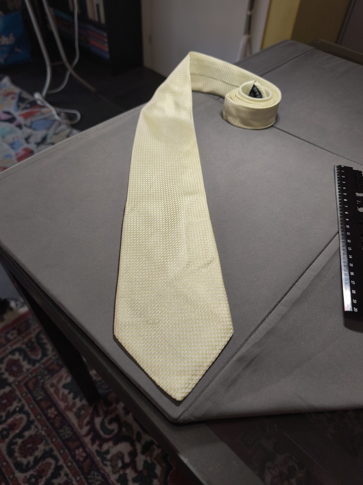 Valentino – Solid Yellow Honeycomb Silk Tie Made in Italy