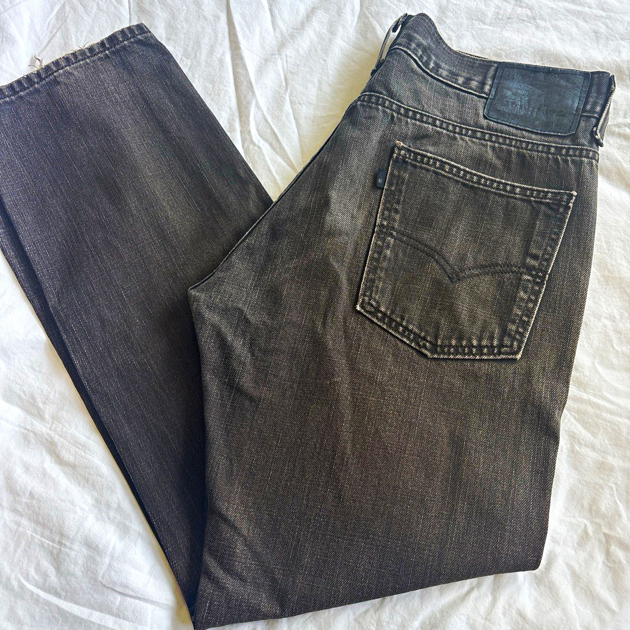 Levi’s Men’s Gray Dark Wash Denim Jeans Straight Leg Slim Fit Low Rise