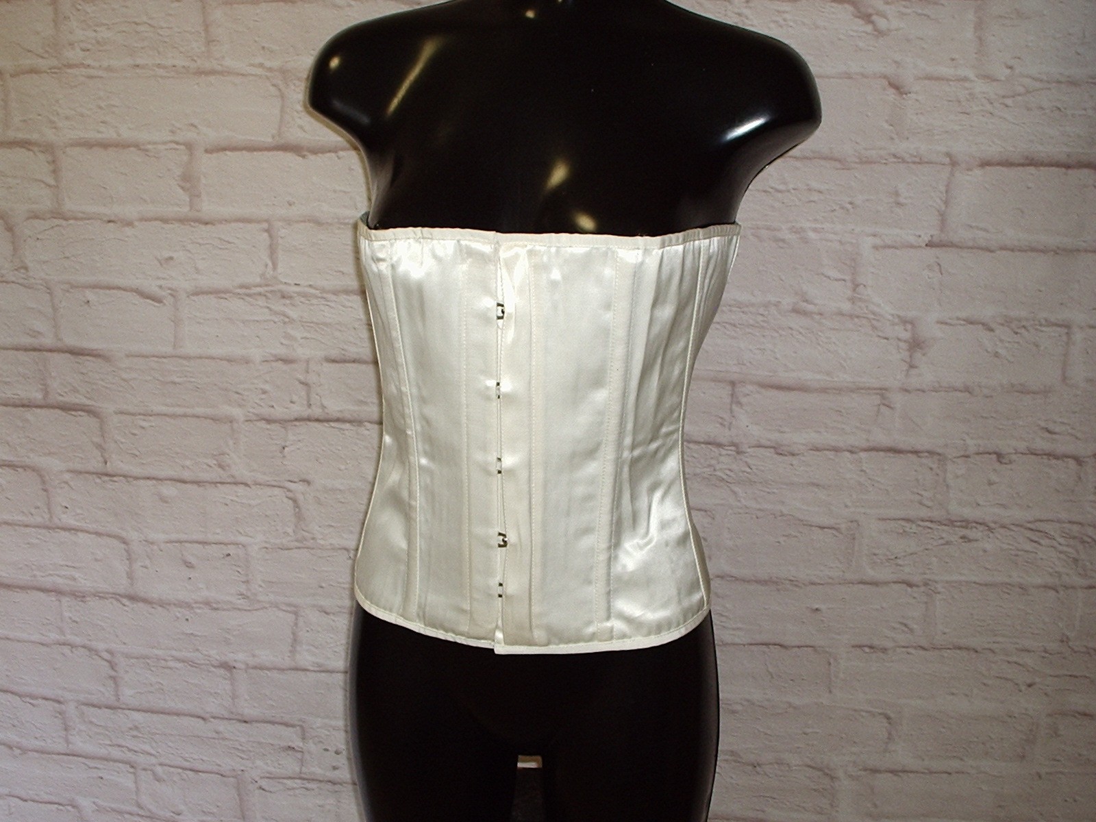 AXFORDS WHITE SATIN HOURGLASS VICTORIAN UNDERBUST CORSET 30 IN WAIST 12 TO 14