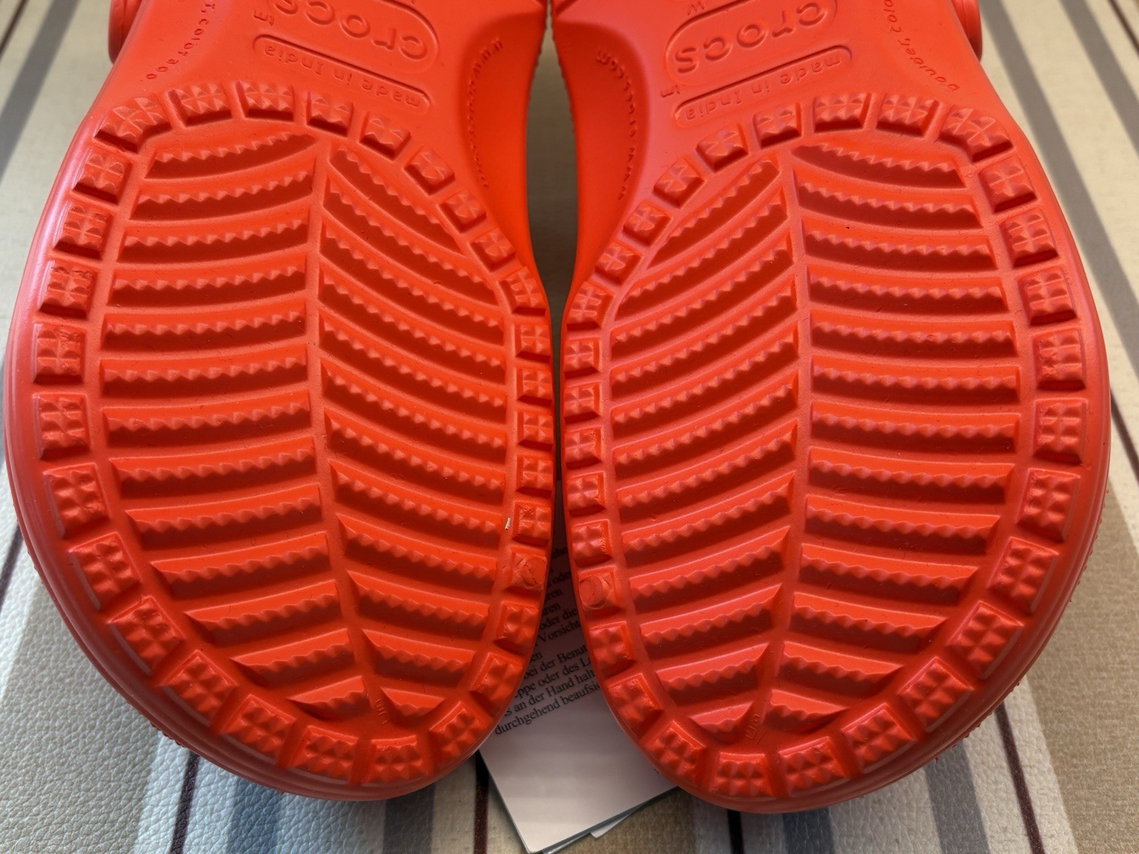 Crocs Classic Women’s Clogs Sandals Size W9 M7 Red Slip-On New In Box Fast Ship