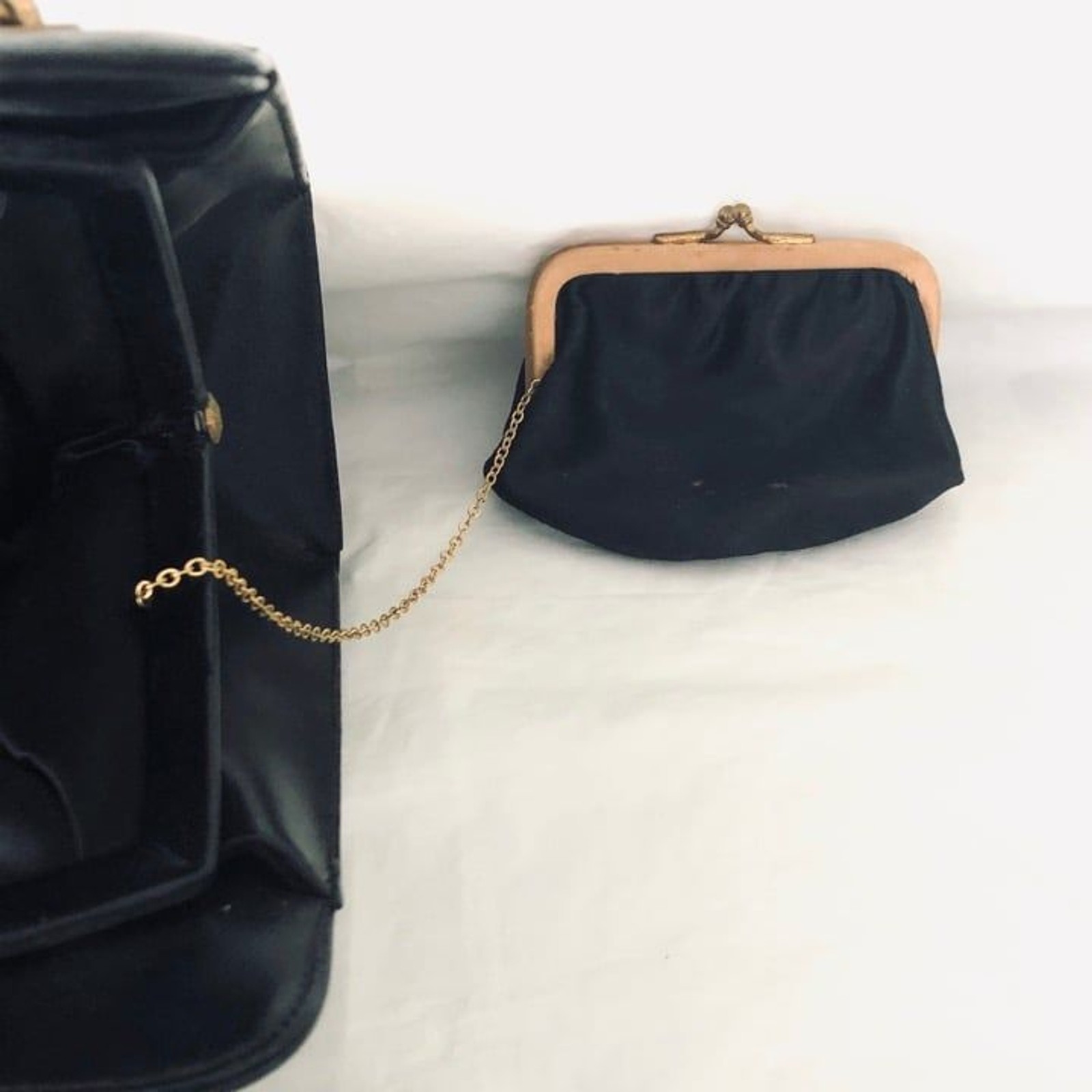 Vintage “Bag By Dorian” Handbag Black Leather Gold tone Hardwear Chain 10″x7″x3″