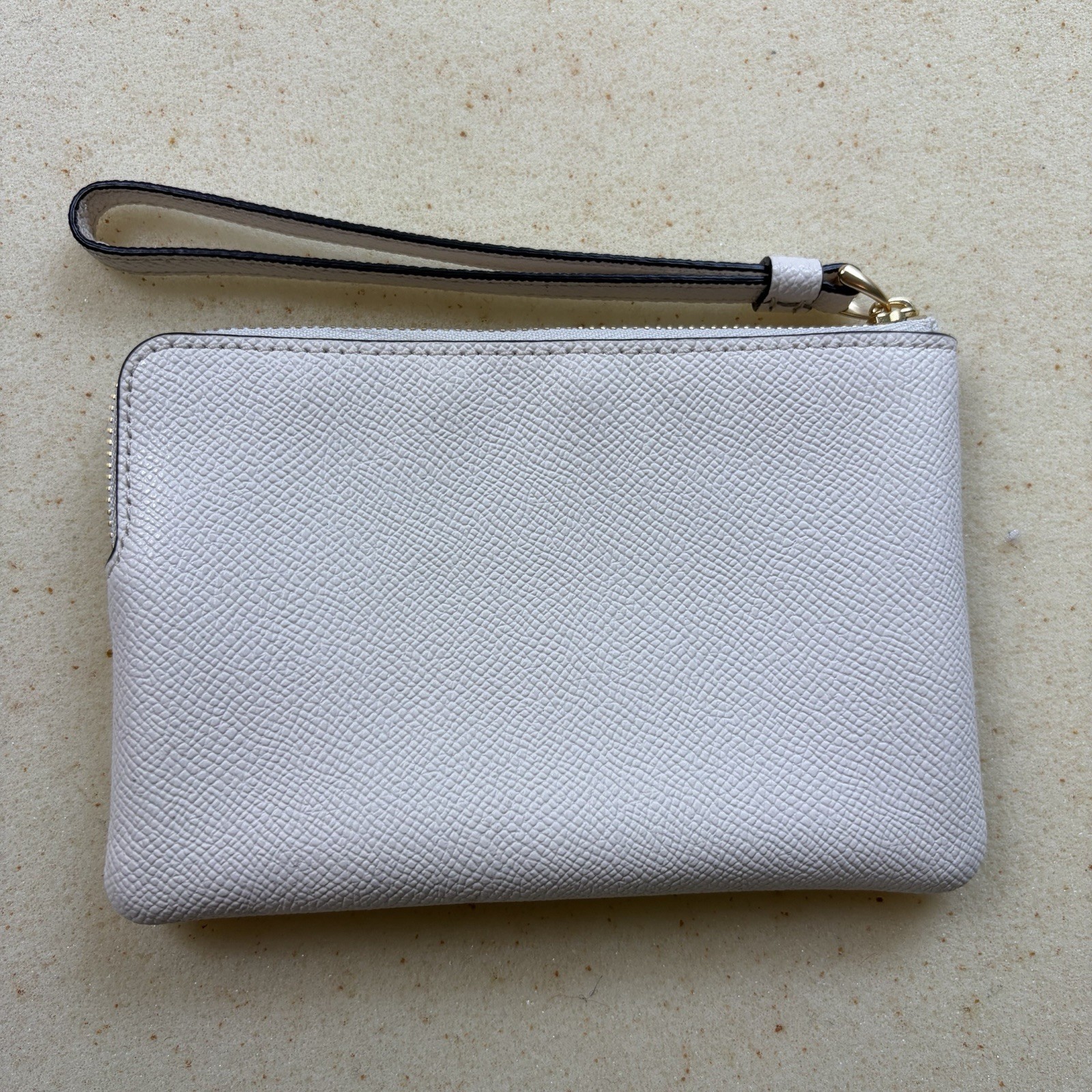 Coach Corner Zip Leather Wristlet White 6×4 Inches