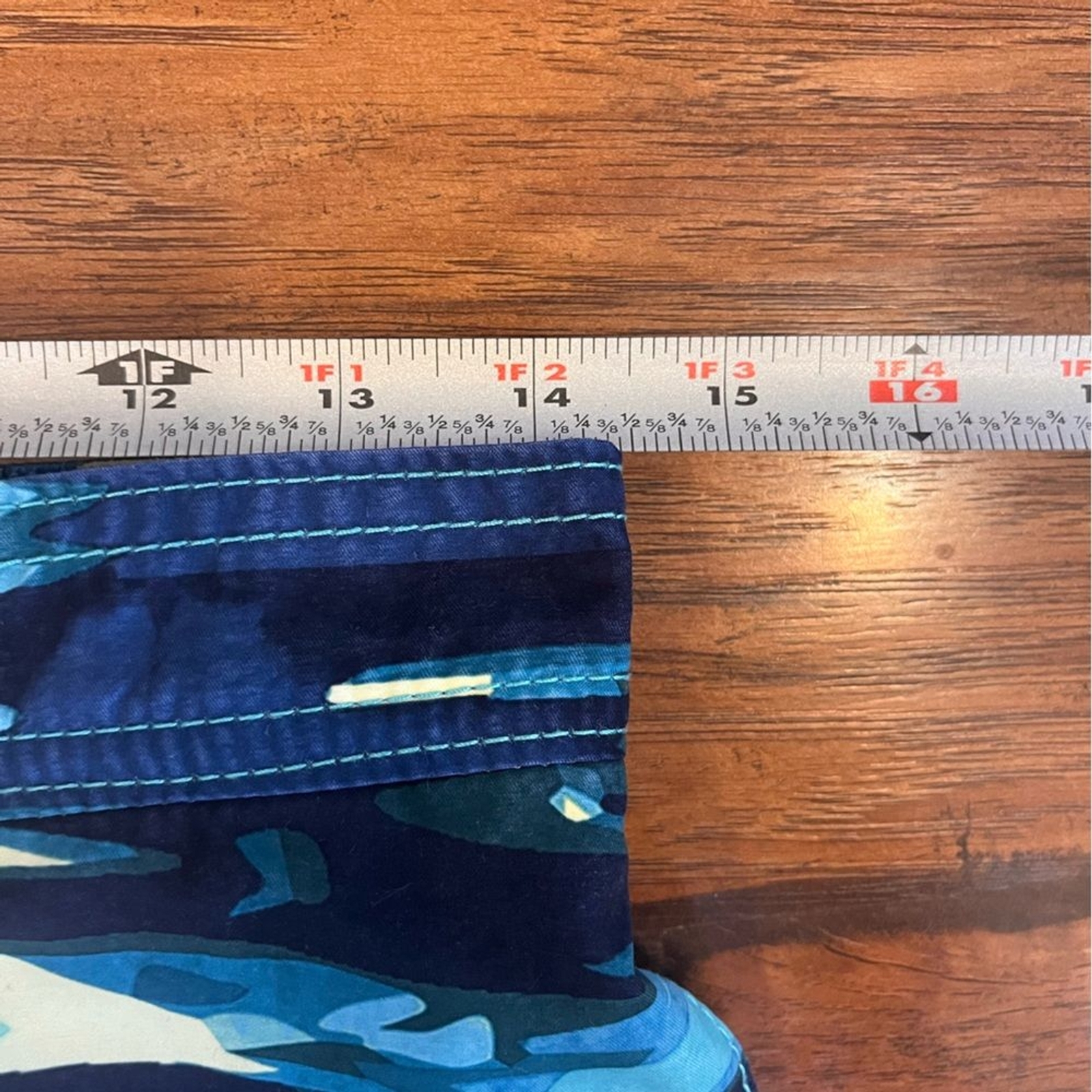 Tommy Bahama swim trunks men’s Small waist 29 blue waves ocean pocket zippered