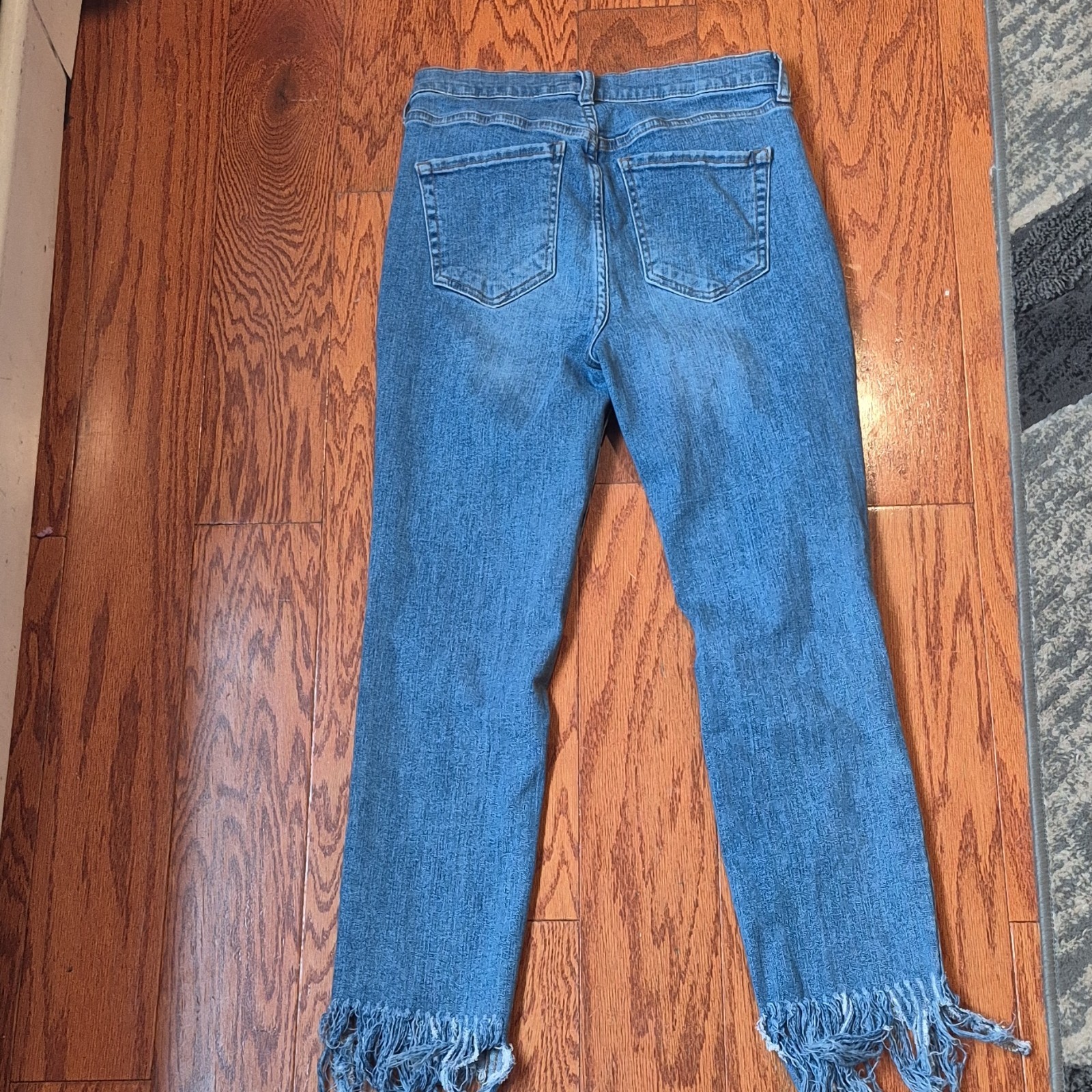 We The Free Women’s Straight Jeans Blue Denim, Distressed Fringe Hem size 29