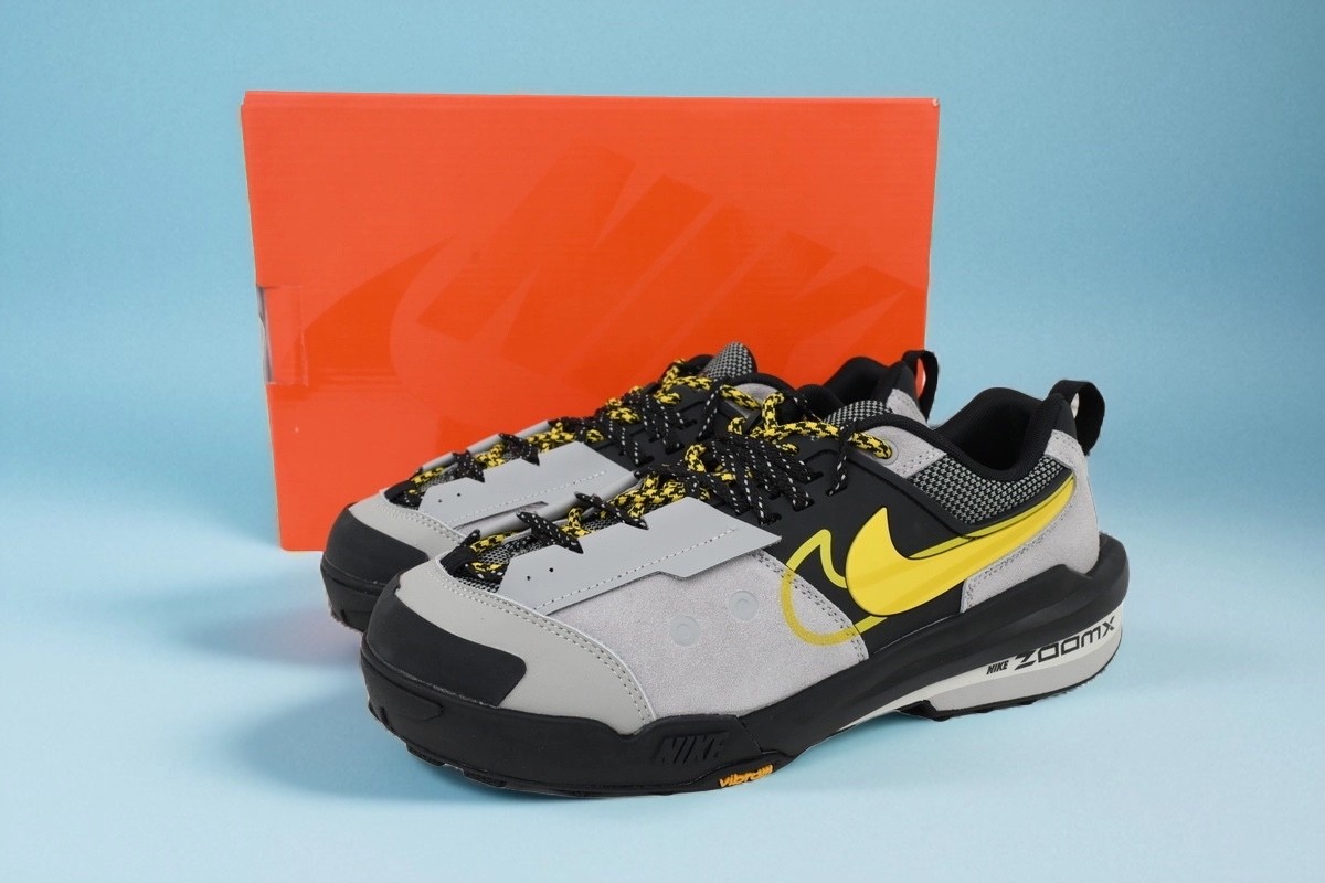 Nike sacai x Zegamadome Matte Silver Tour Yellow Men’s Sneaker