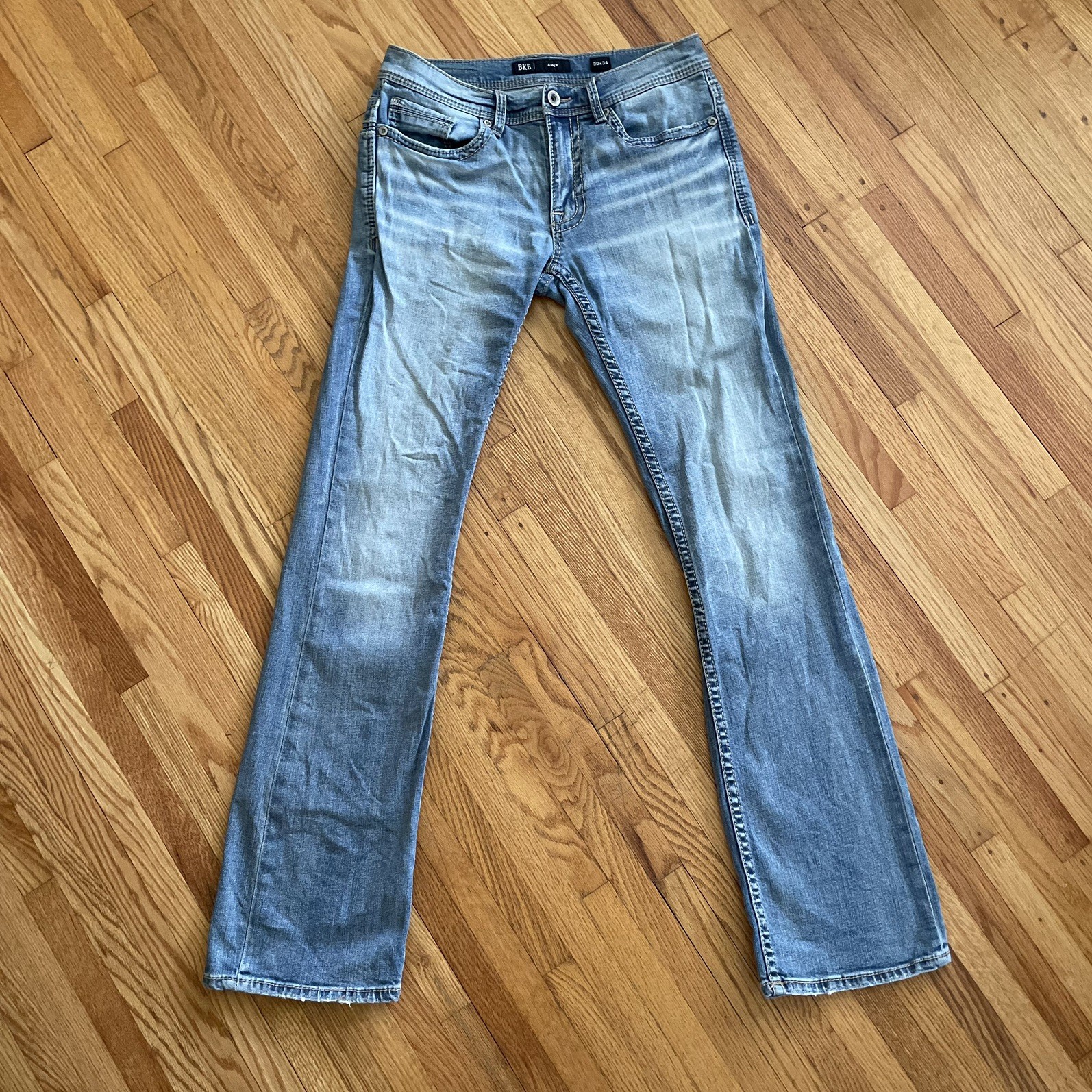 Buckle BKE Aiden Jeans Mens 30×34 Blue Boot Leg Medium Wash Denim Distressed