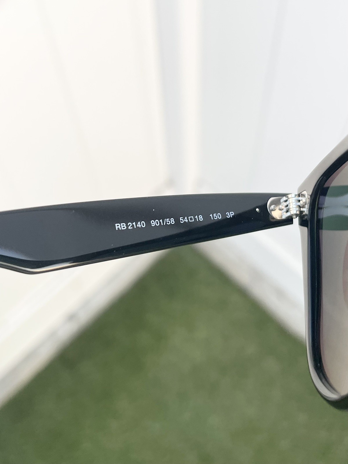 NWT Authentic Ray Ban Polarized Large Classic Wayfarer RB2140 2140 Black 54/18