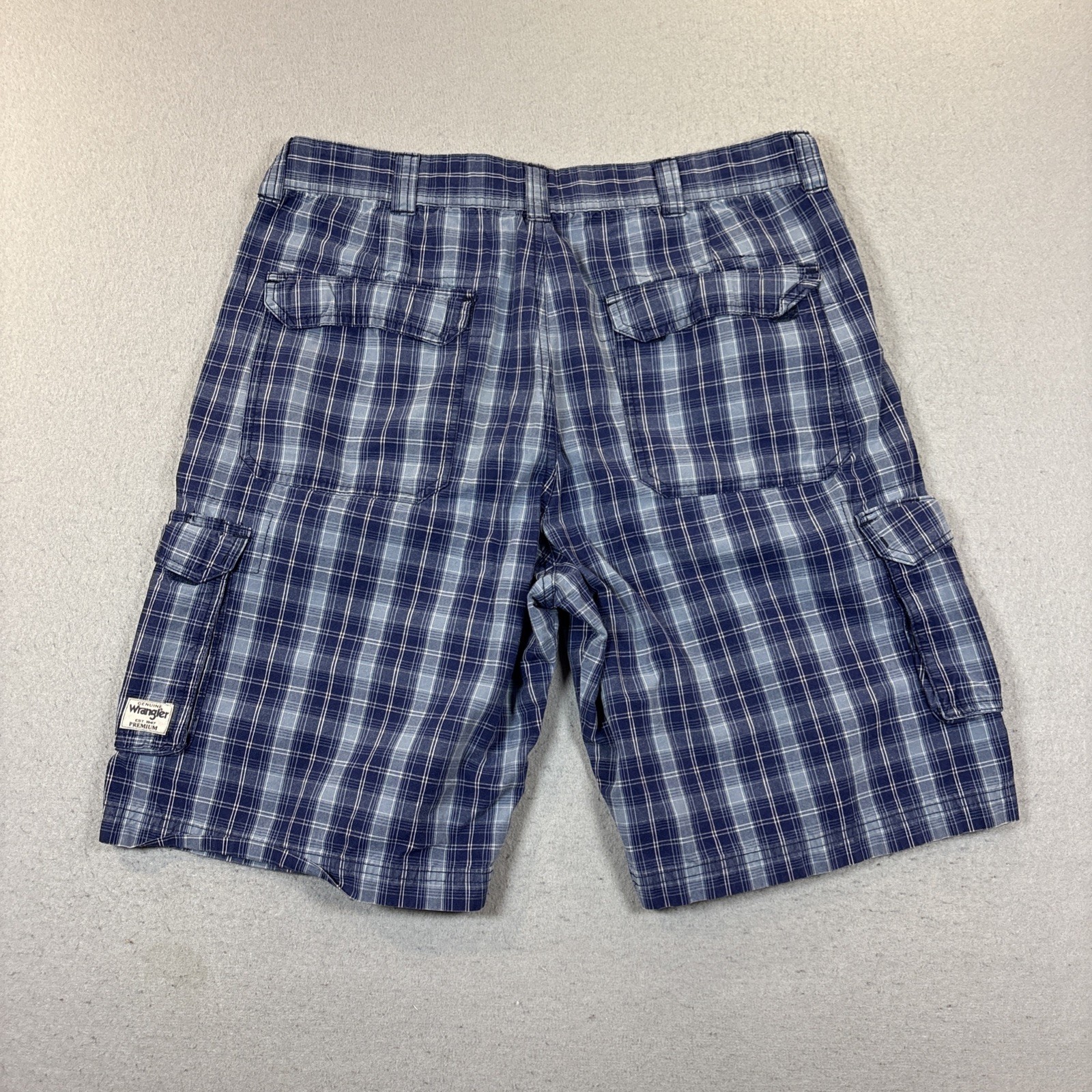 Y2K Men Genuine Wrangler Blue Plaid Cargo Shorts 36X11