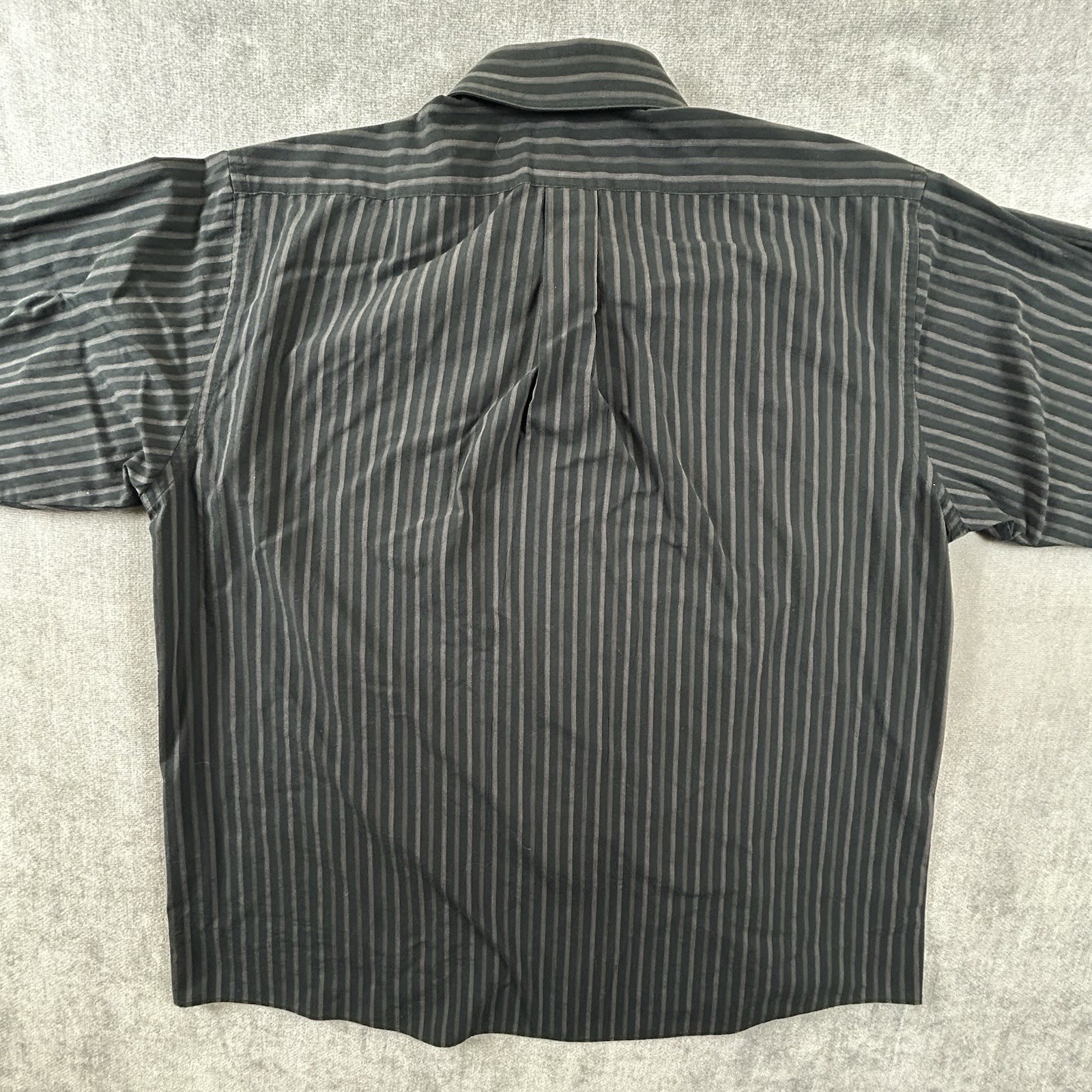 Van Heusen Broadcloth Shirt Mens 17-17.5 32/33 Black Stripe Long Sleeve Button