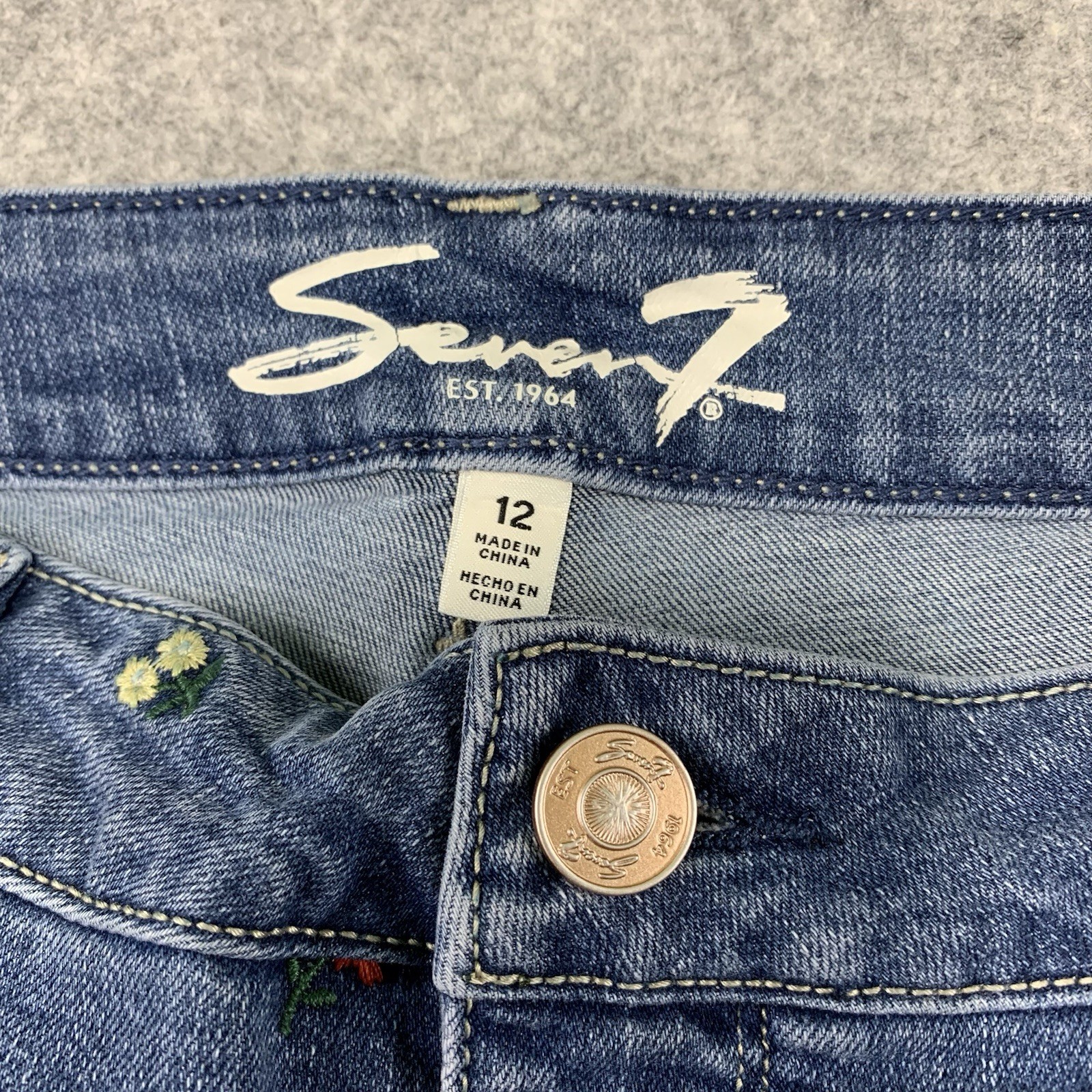 Seven7 Womens High-Rise Embroidered Floral Weekend Short Denim Size 12