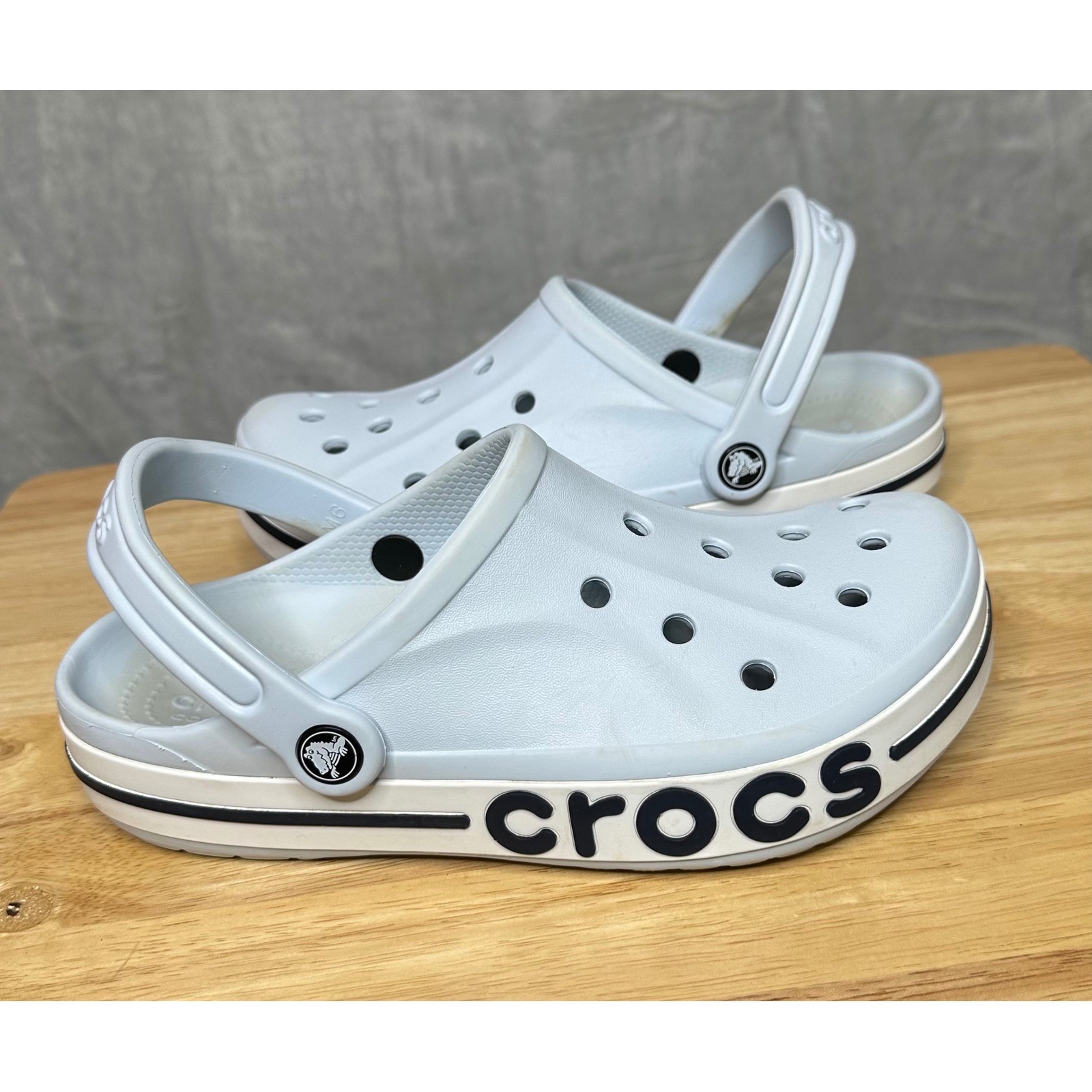 Crocs Bayaband Clogs Sandals Mens 6 Womens 8 Light Blue Sporty Logo Mules