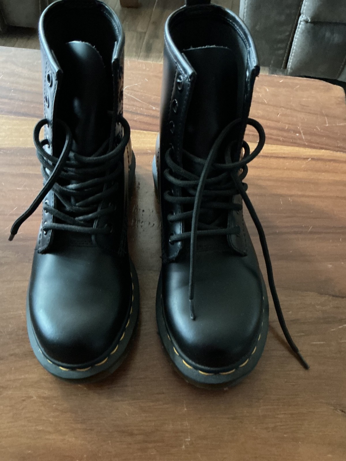 dr martens boots women sz 5