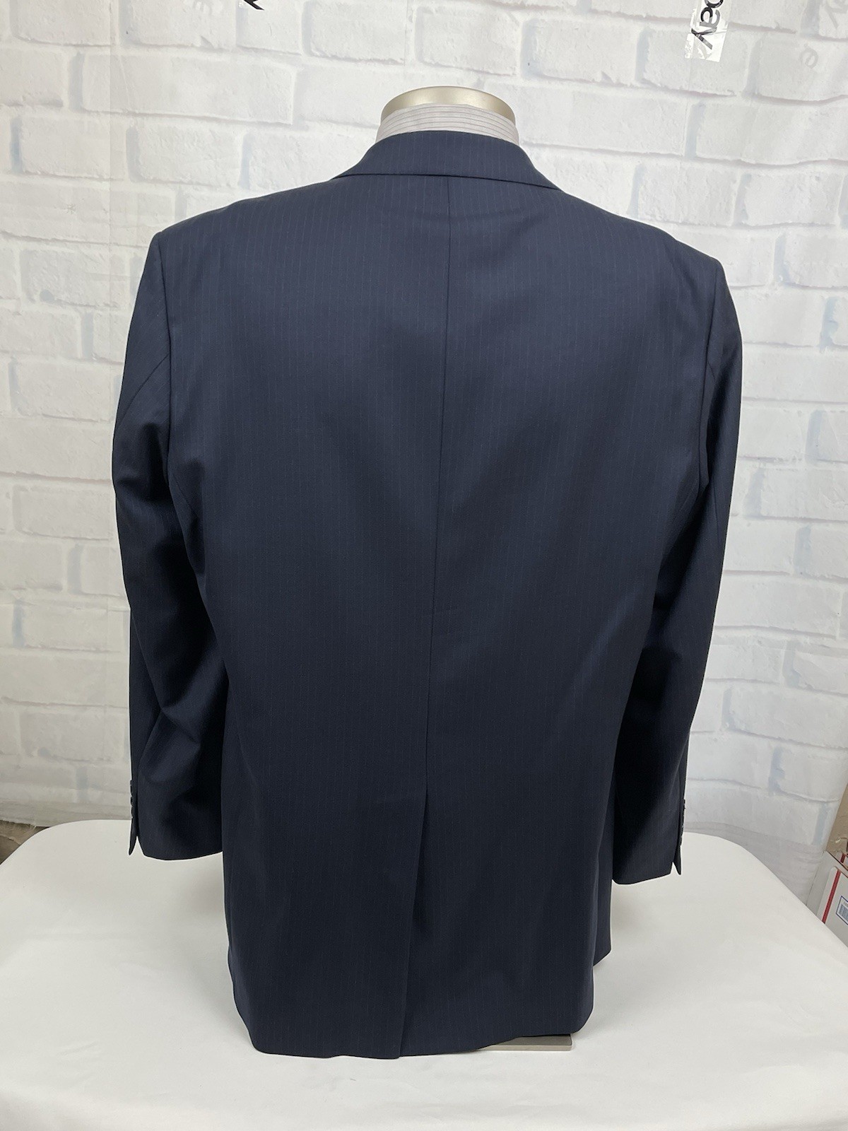 Tom James Corporate Image Men’s Navy Pinstripe Suit Sz 44 R Pants 38 X 29.5
