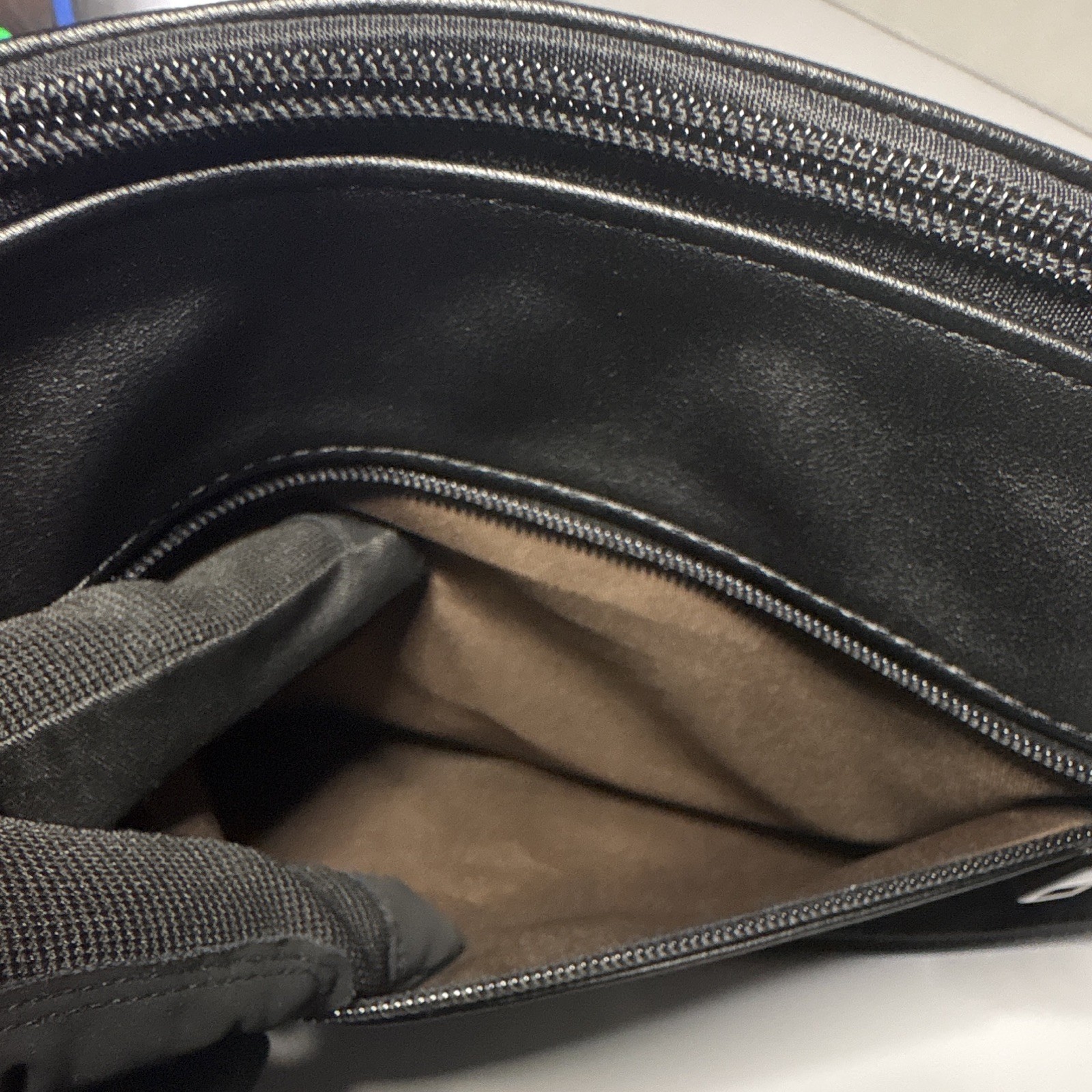 MASINTOR Black Medium Crossbody Bag Zip Tassel Detachable Strap Pockets