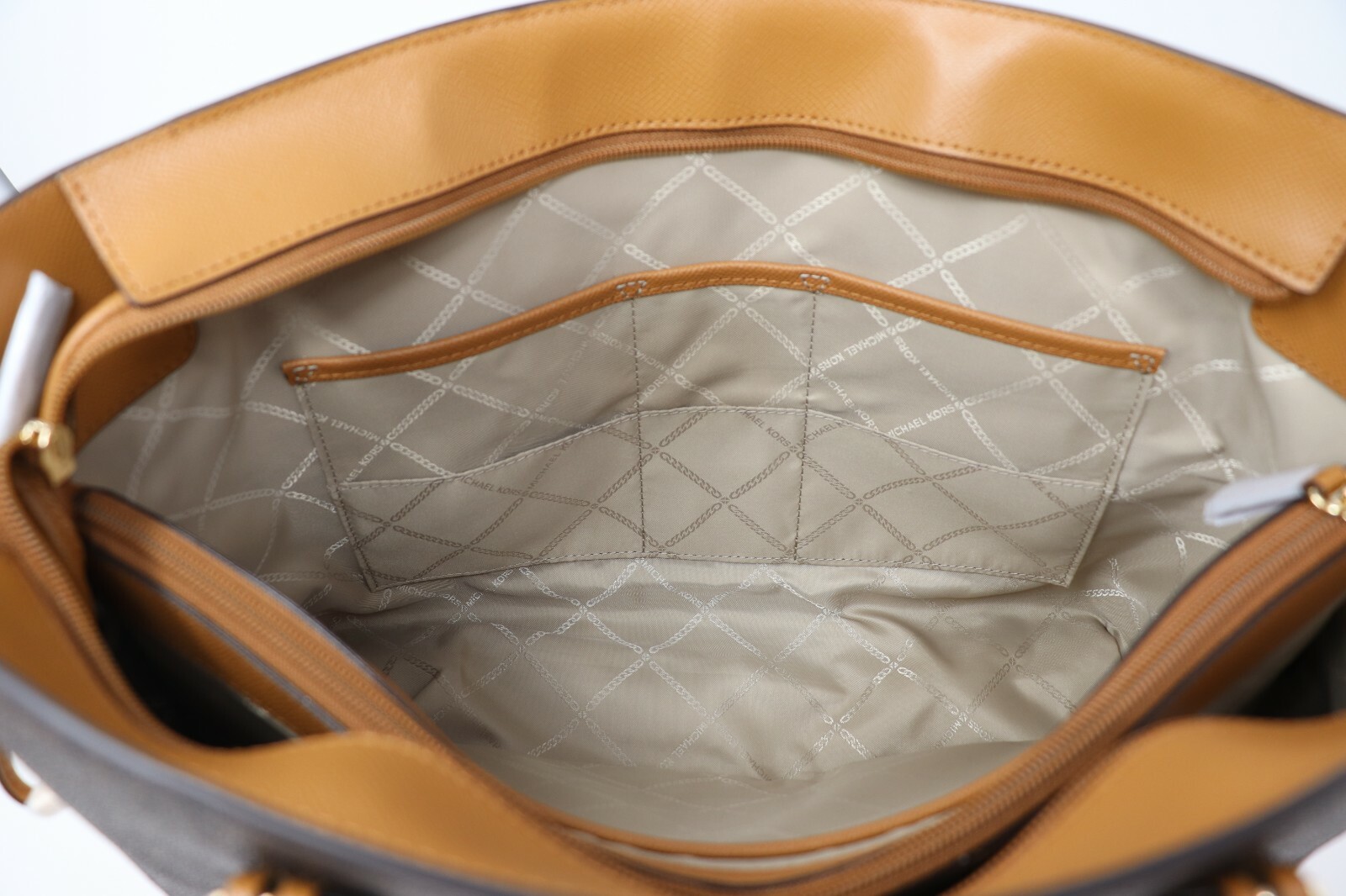 NWT MICHAEL KORS SIGNATURE VOYAGER MULTIFUNCTION TOTE BROWN