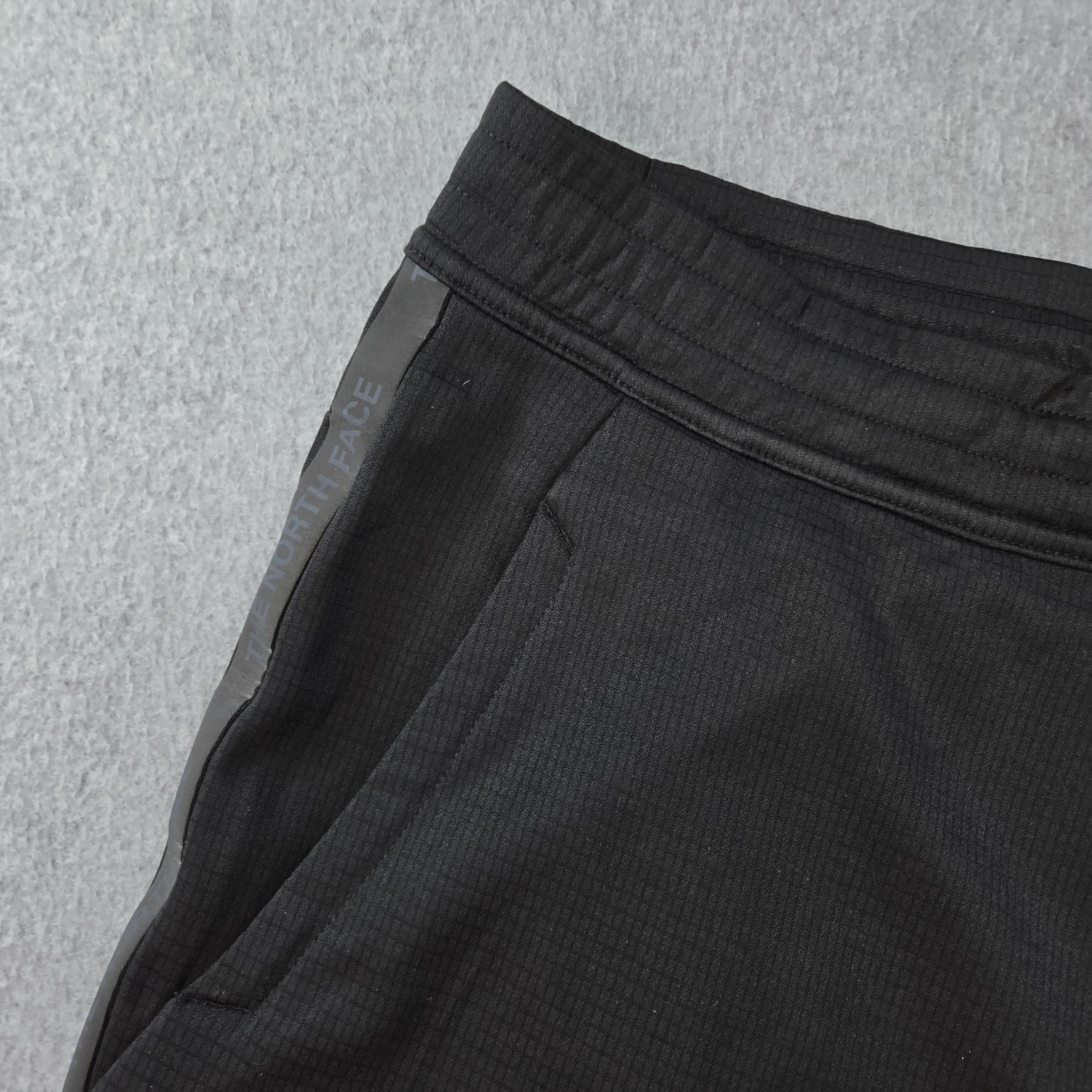 The North Face Shorts Mens L Black Fleece Polyester Elastic Waist 10in