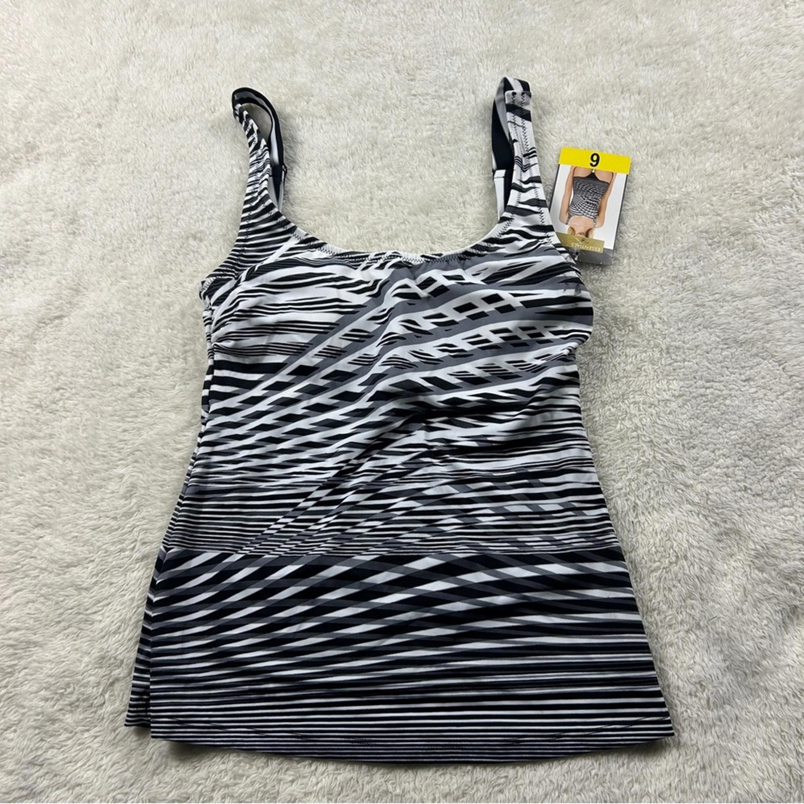 NWT Essentials Women’s One Piece Swimsuit Black White Geometric Print Sz 6