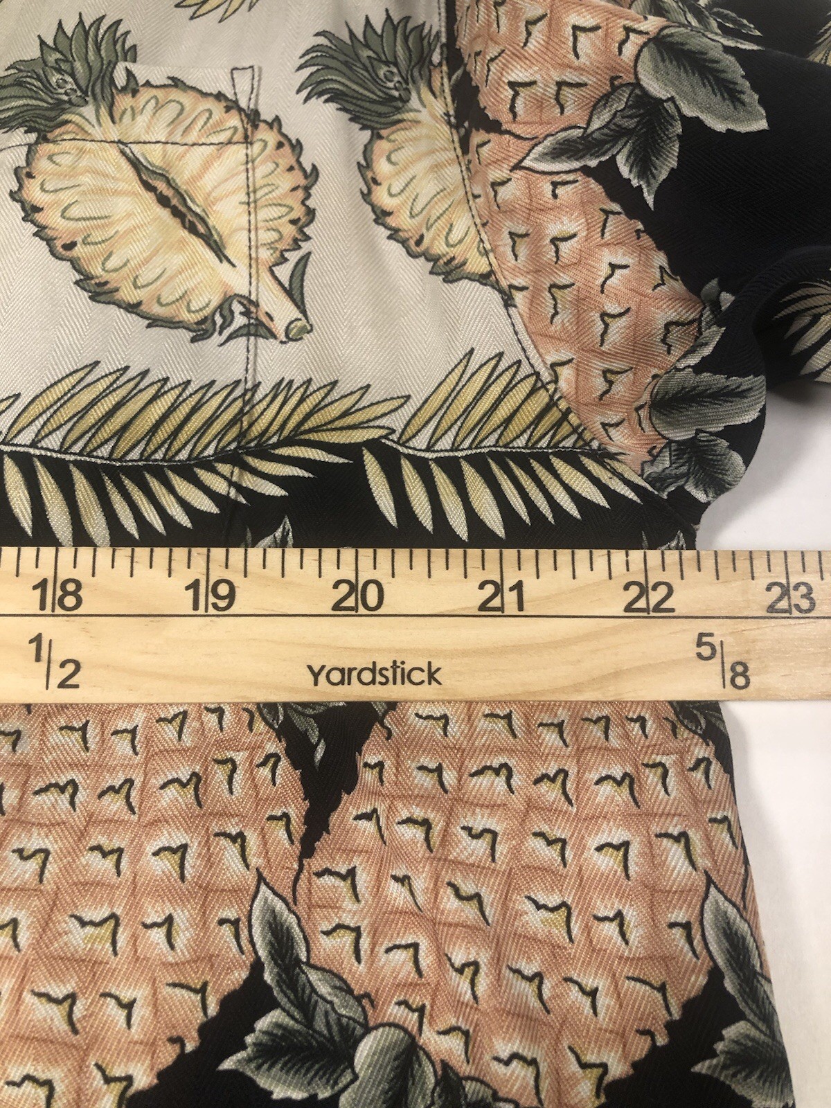 Tommy Bahama Mens M Shirt Silk Pineapple Hawaiian Casual Short Sleeve Black Tan