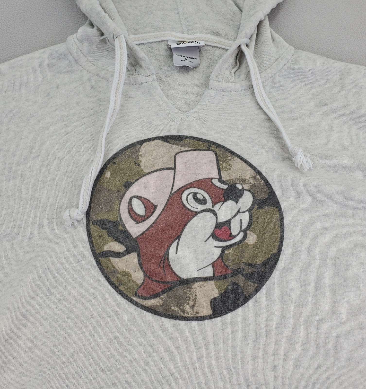 Buc ees Hoodie Womens M Light Gray Camo Logo V Neck Raw Edge Distressed Bucees