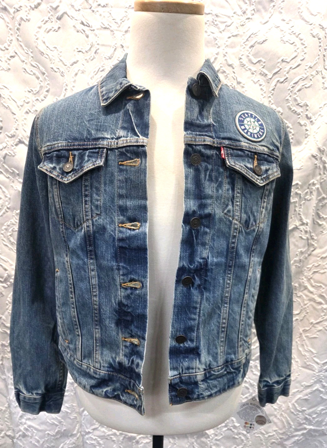 NWT Levis Seattle Mariners MLB Womens Denim Trucker Jacket L Light Indigo $108