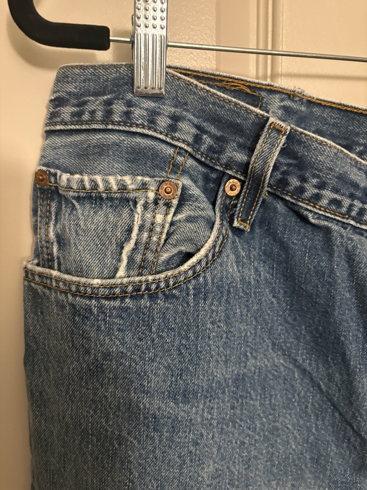 Levi’s 501 Original Fit Jeans Men’s 42×30 Light Wash Button Fly 100% Cotton USA