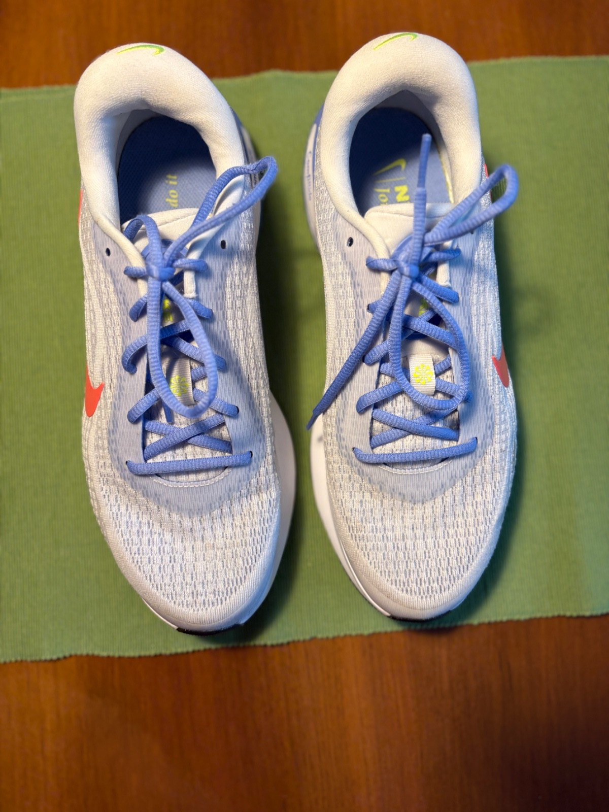 Nike Journey Women’s Running Shoes ComfiRide Size 11 white /blue accent Sneakers