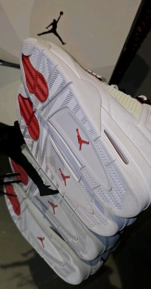 Air Jordan 4 Retro “Metallic Red” (2020) in US Size 15. OG BOX / 9.2/10