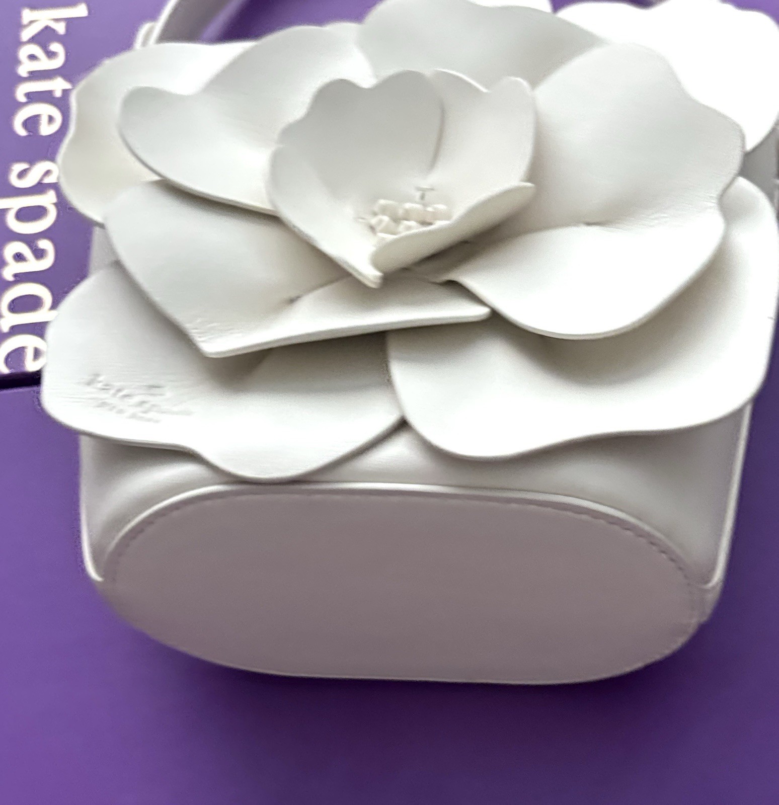 Kate spade Flora Bucket Bag NWT Meringue color
