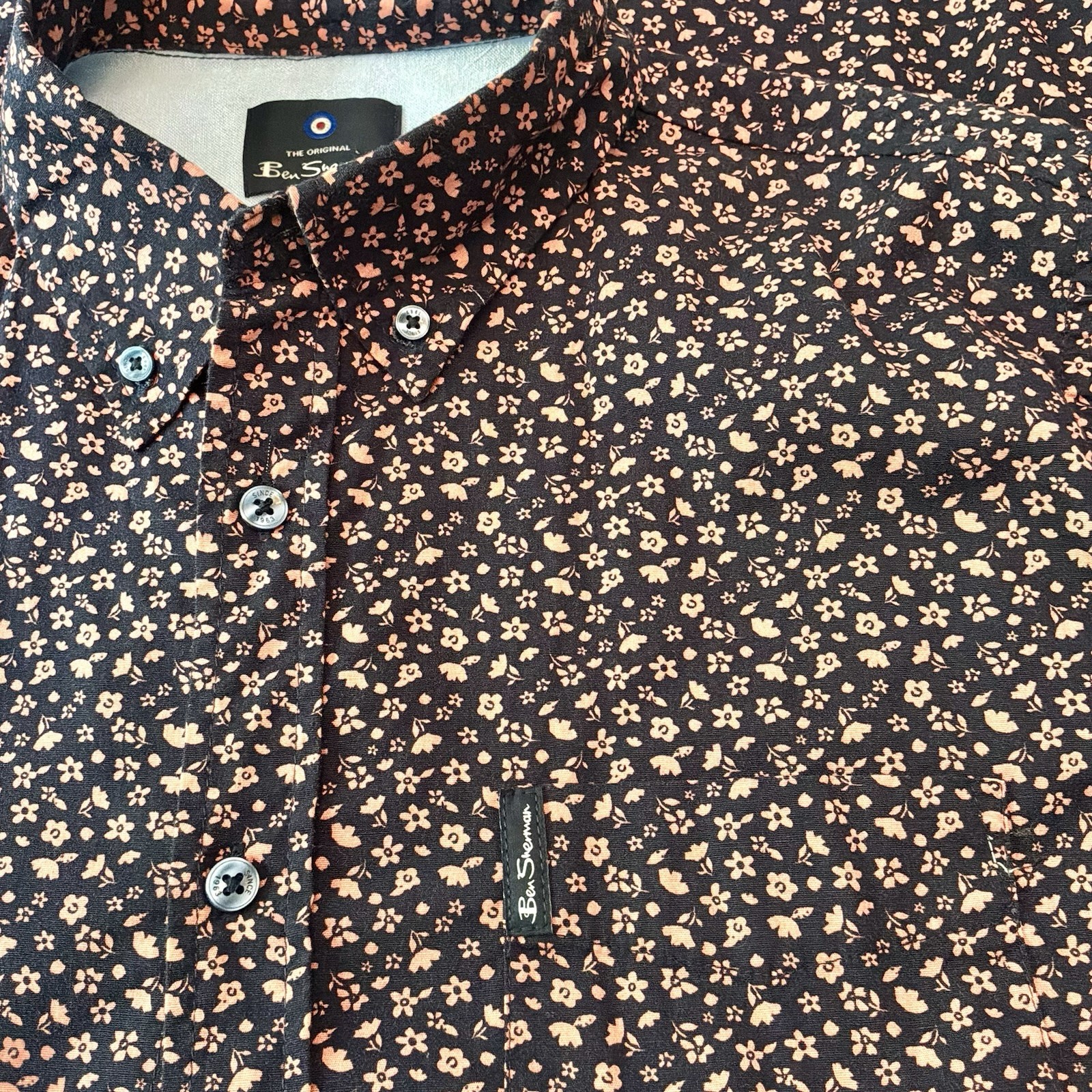 Ben Sherman Men M Short Sleeve Button Down Black Multicolor Floral Print EUC