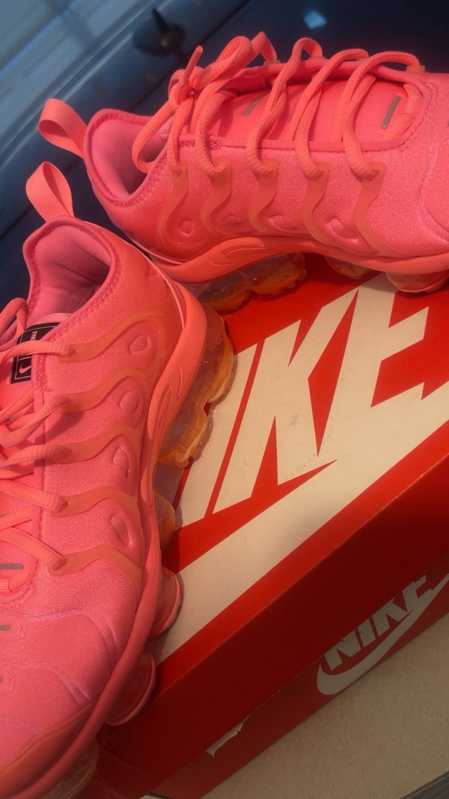 Nike Air VaporMax Plus Woman’s Low-Top Lace-Up Sneakers Pink New w/ Box