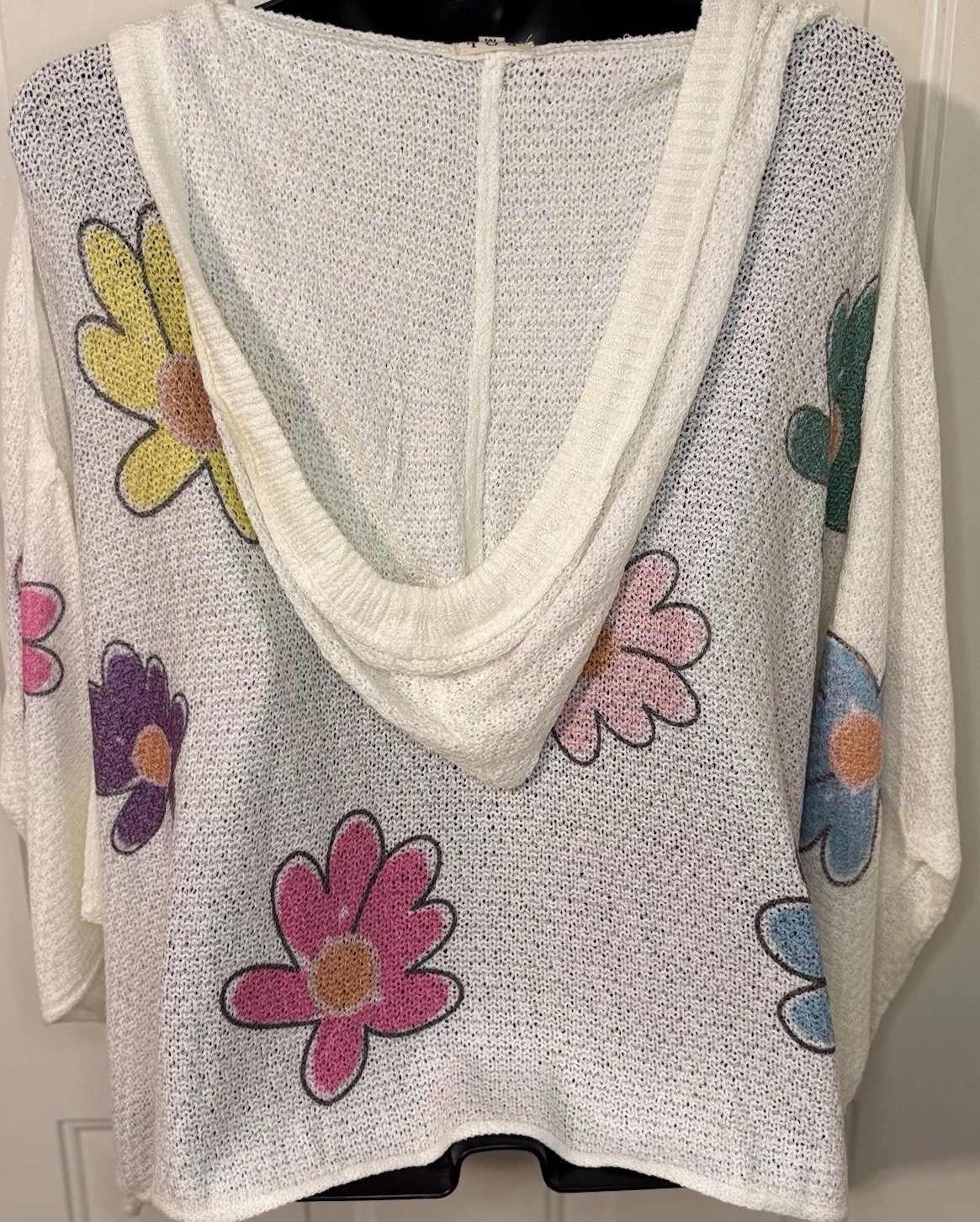 POL Daisy Flower Hooded Sweater Medium White Boho Beachy Oversized Knit Top