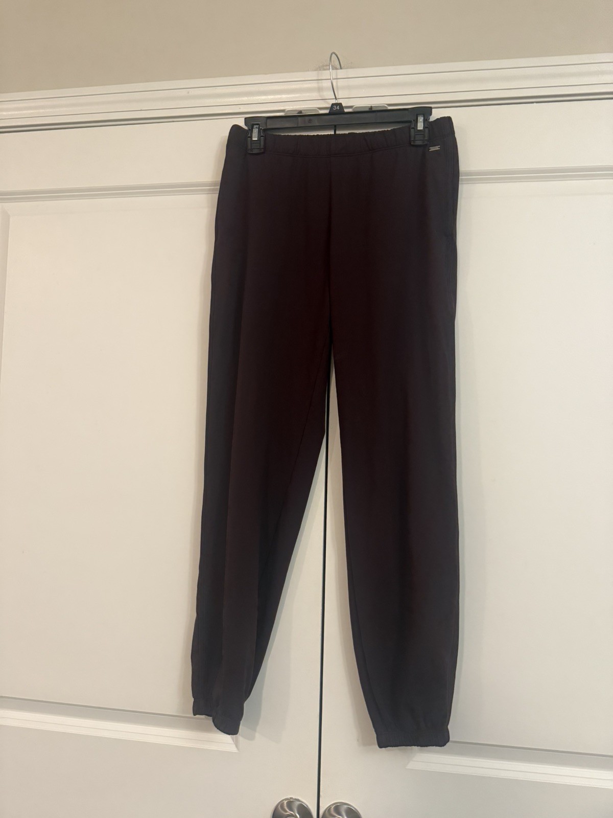 Vuori Women’s polyester/elastane sweatpants joggers size small wine color