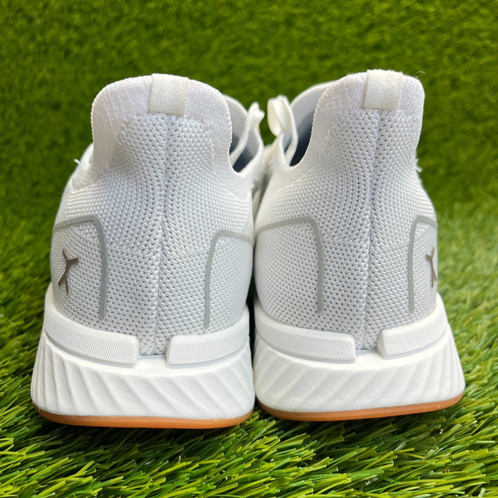 Flux Adapt Runner White Gum Mens Size 8 Womens Size 9.5 Running Athletic Shoes
