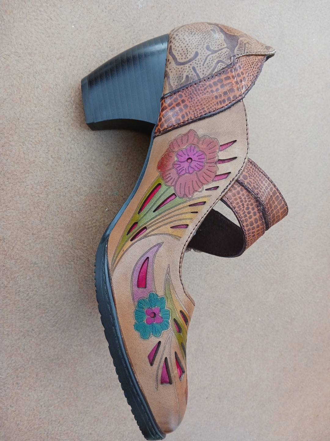 Socofy Leather Size 11 heels approx. 2.5″