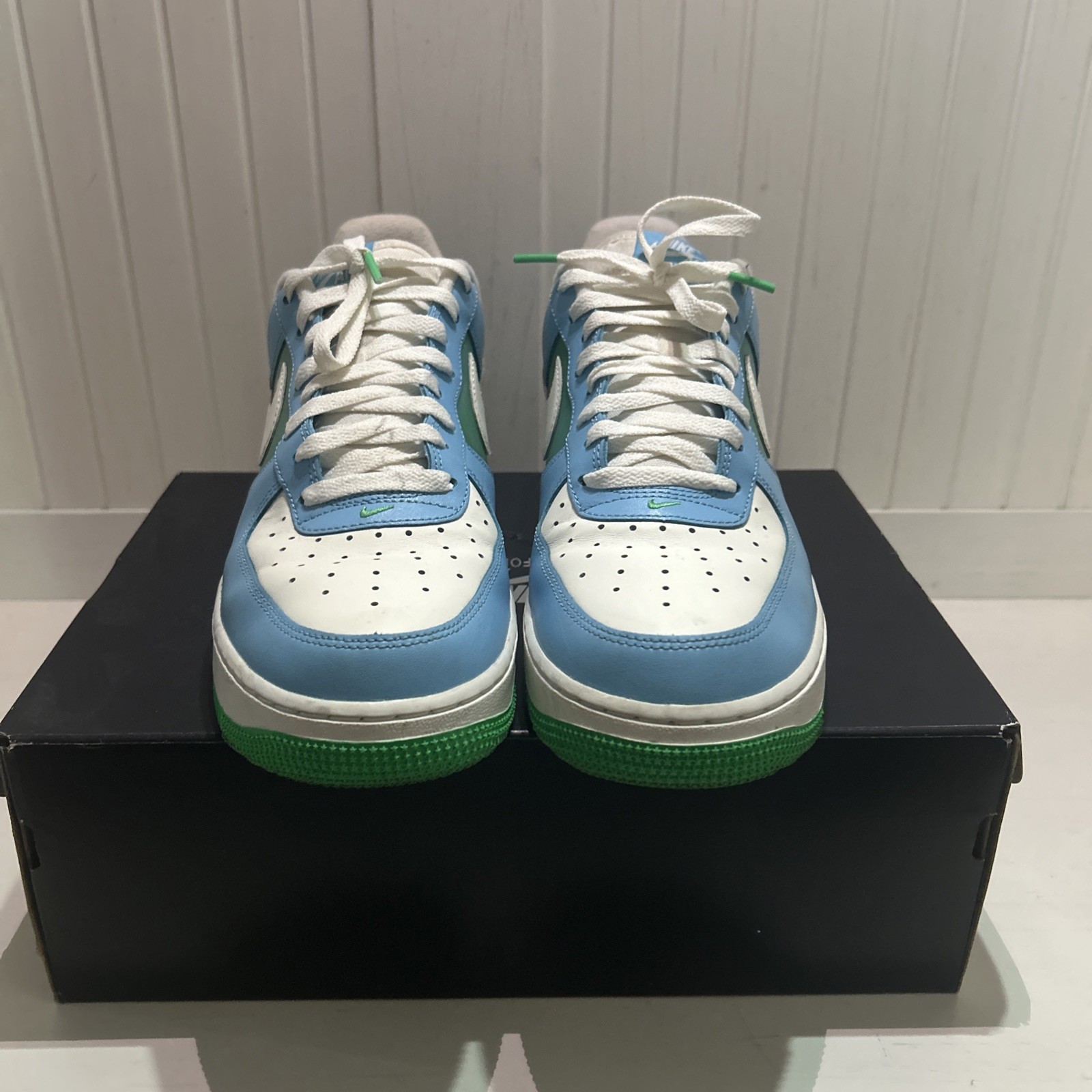 “NEW” Nike Men’s Air Force 1 ’07 Sneakers Size 11 US