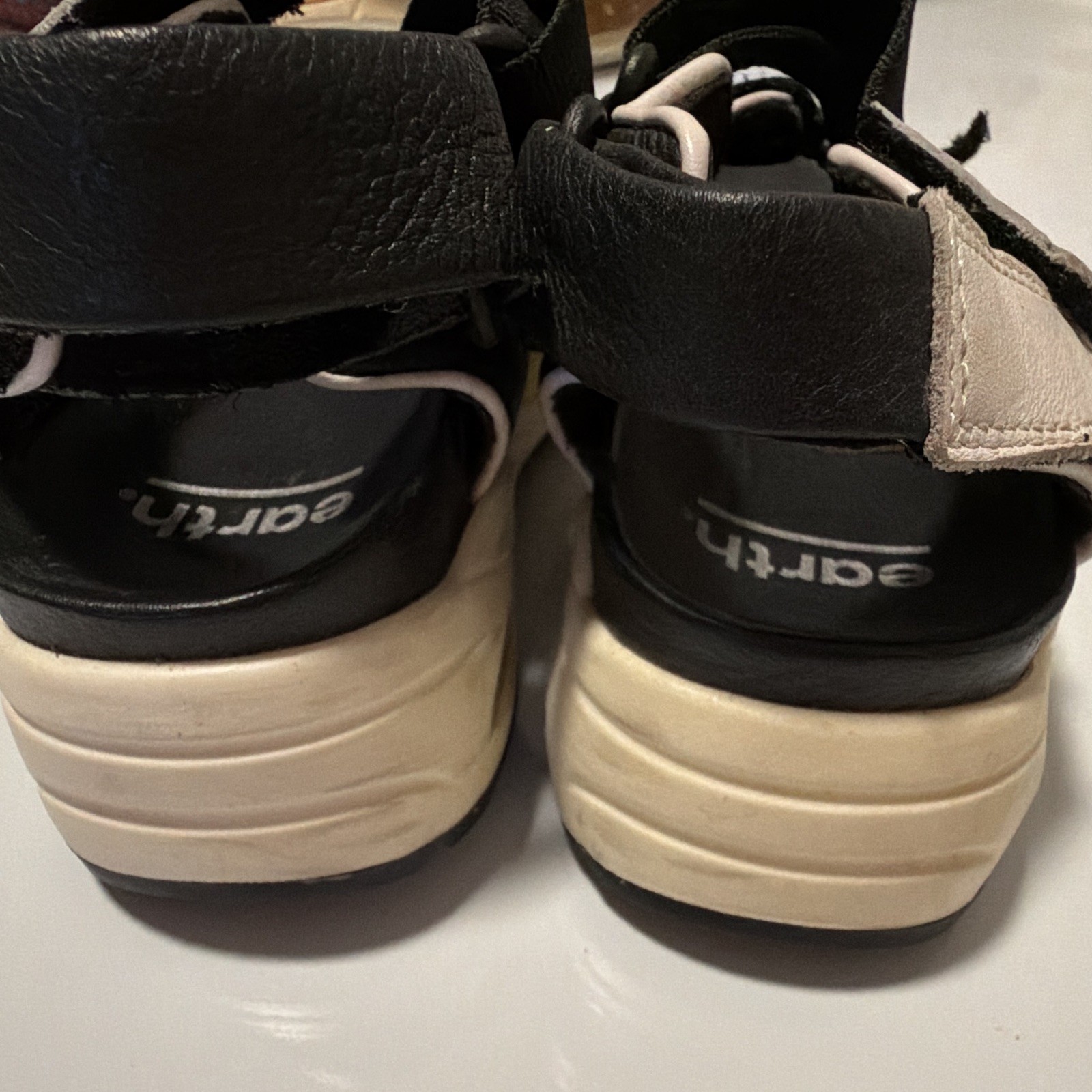 Earth Men’s Black/White Strappy Sandals Hook & Loop Bullhide Leather 6.5 M