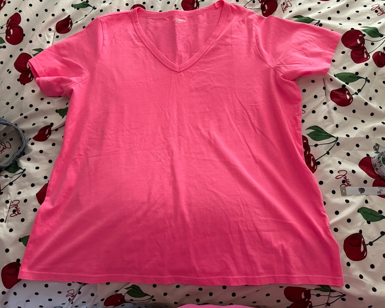 Women’s XL Old Navy Neon Petunia V Neck Everywhere T-Shirt~