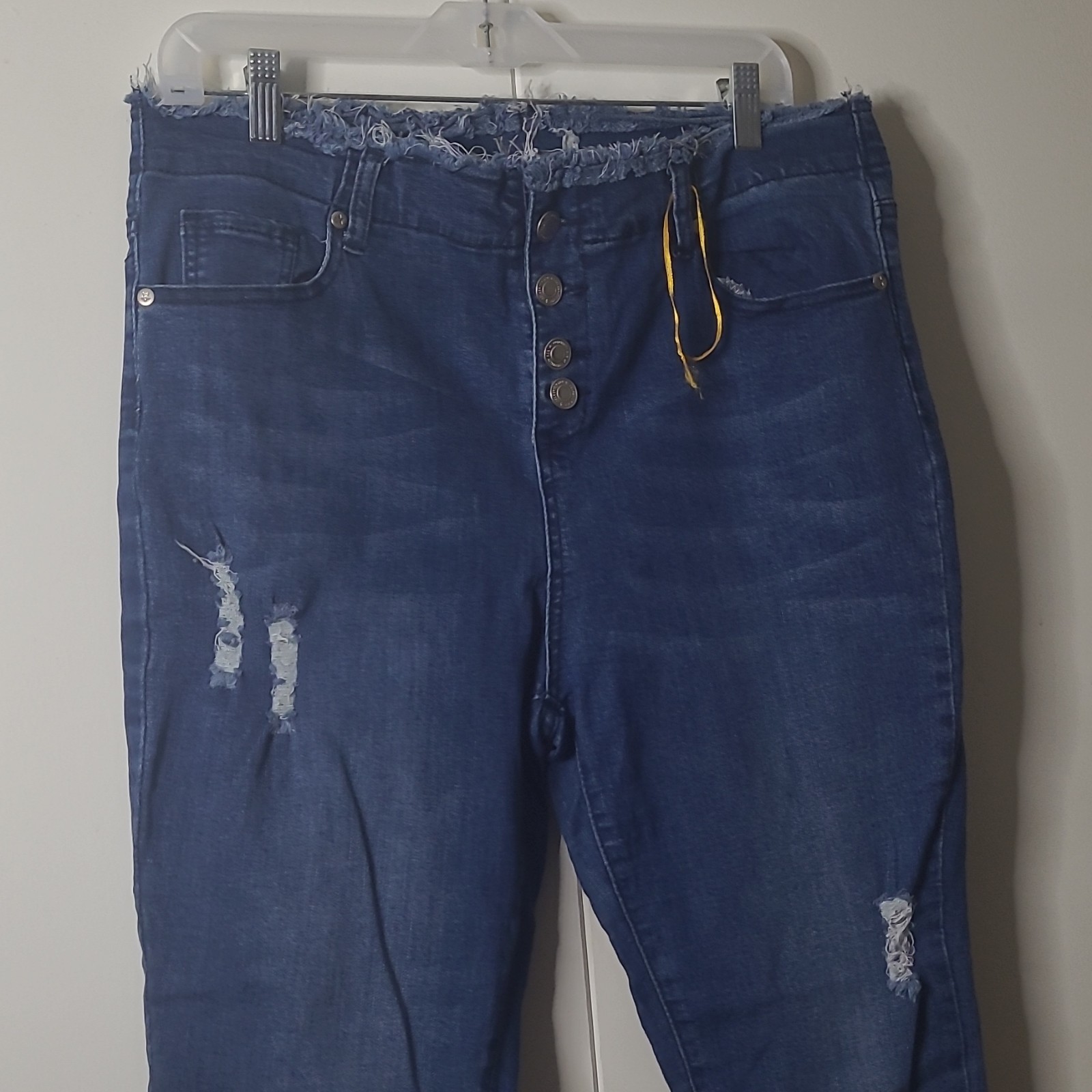 GUESS Women’s Blue Medium Wash Denim Skinny Jeans, Slim Fit, Stretch, 5-Pocket