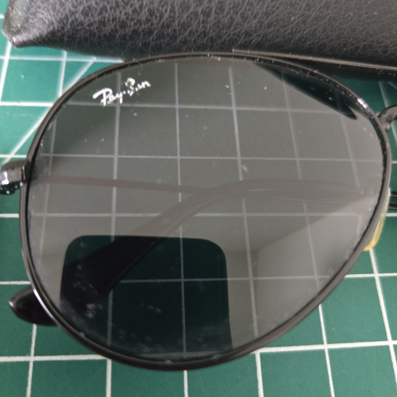 Ray Ban Aviator Black Frame Dark lenses w Case Marks on Right Ear Piece