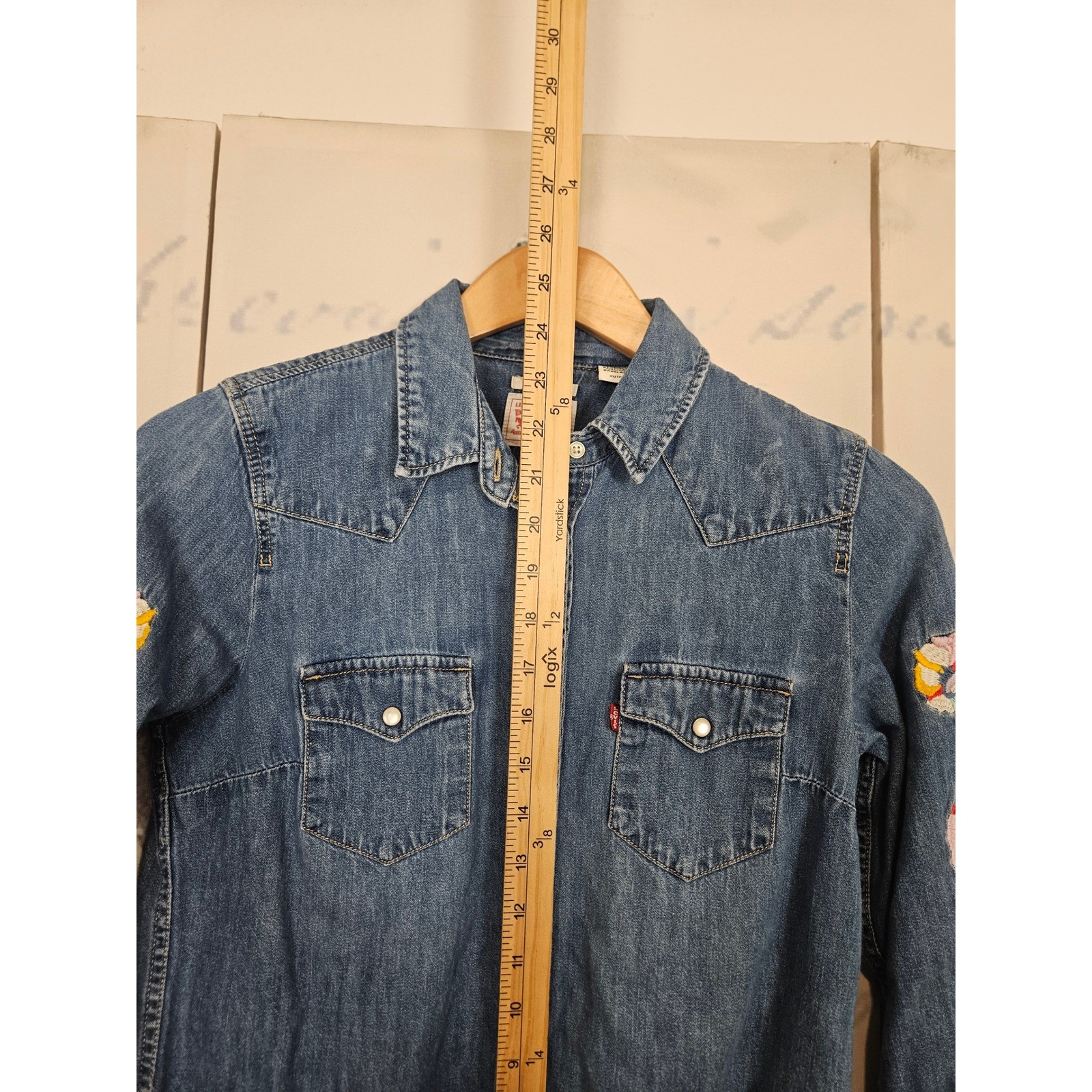 Levi’s Western Denim Shirt XS Blue Floral Embroidered Pearl Snap Classic Fit