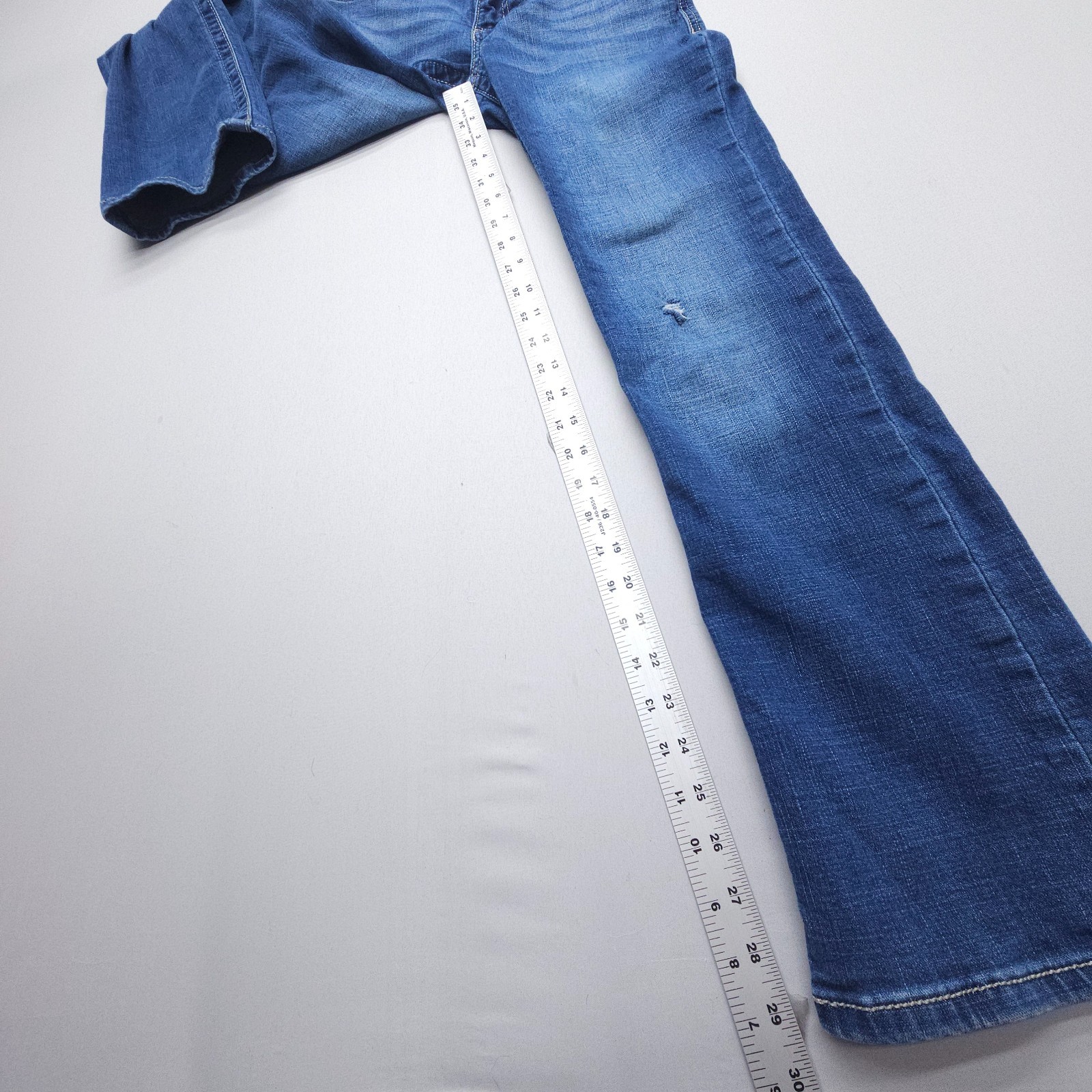 Wrangler Ultimate Riding Jeans Willow Mid-Rise Bootcut Womens 3 x 32 (29″ Insm)