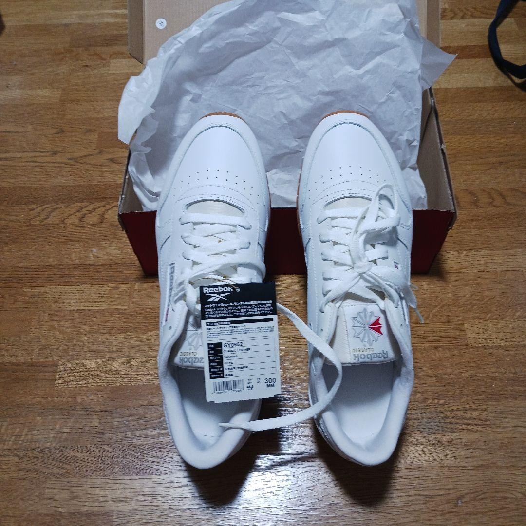 Reebok Classic Leather Men 12US White Leather Sneakers Rubber Sole
