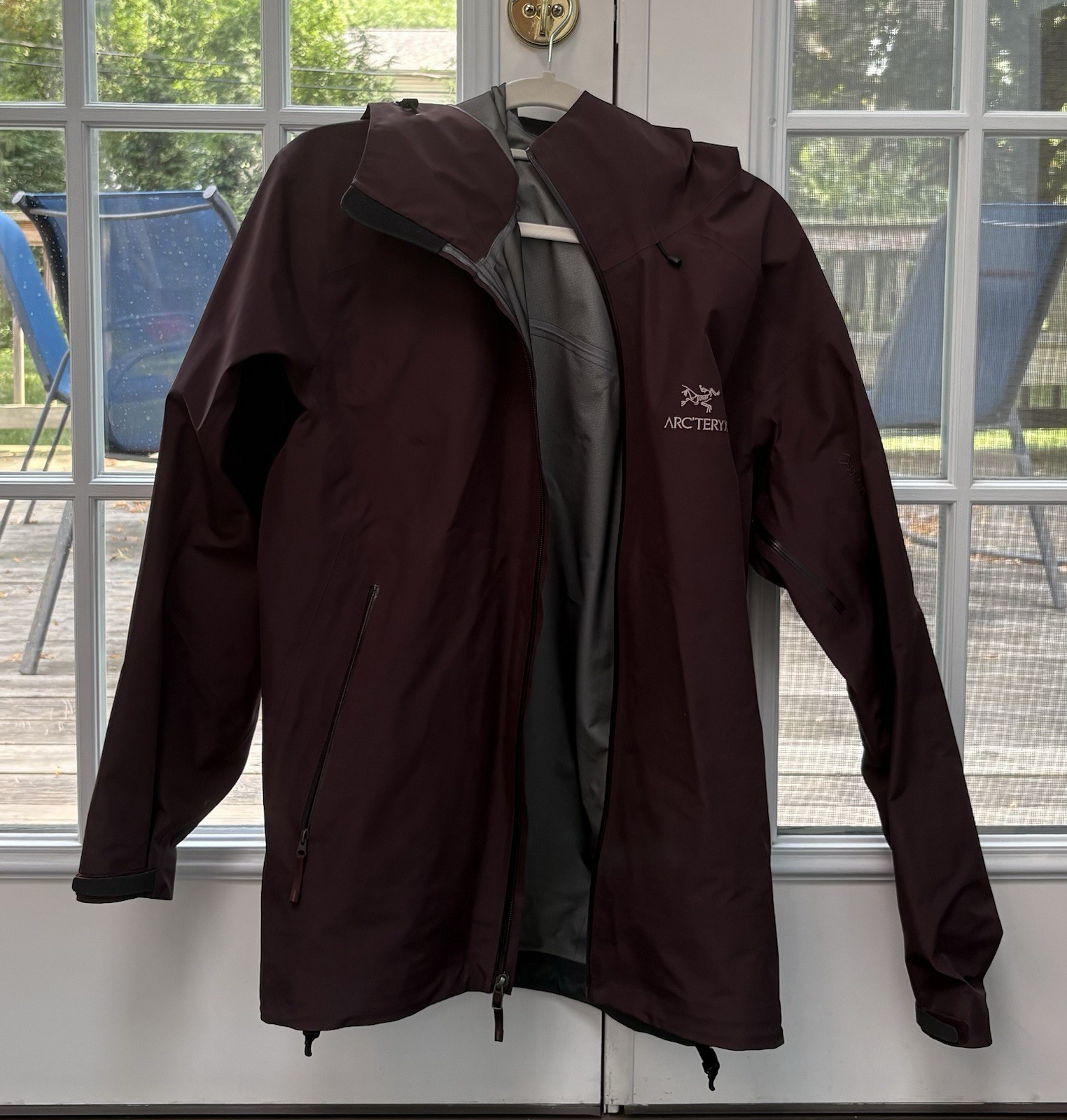 Arcteryx Women’s Beta Gore Tex Jacket EUC Size XL