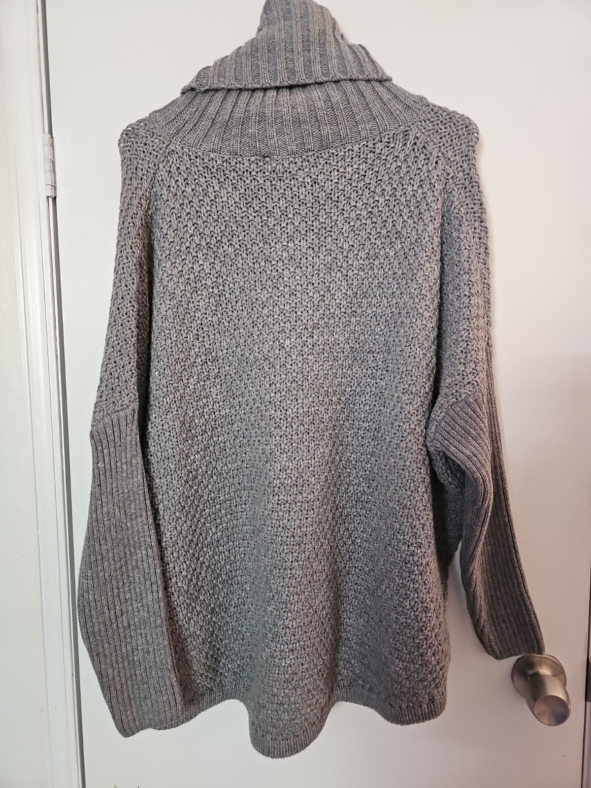 Doe & Rae Women’s Size S Slouch Contrast Cable Knit Gray Cowel Neck Sweater *NWT