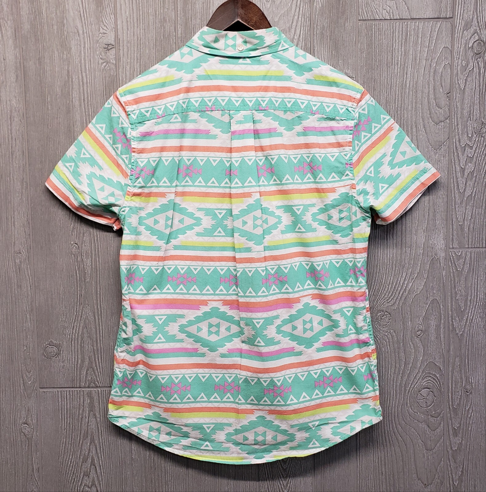 Chubbies Shirt Mens Small Reg Fit Button Down Aztec Southwestern Stretch Logo SS