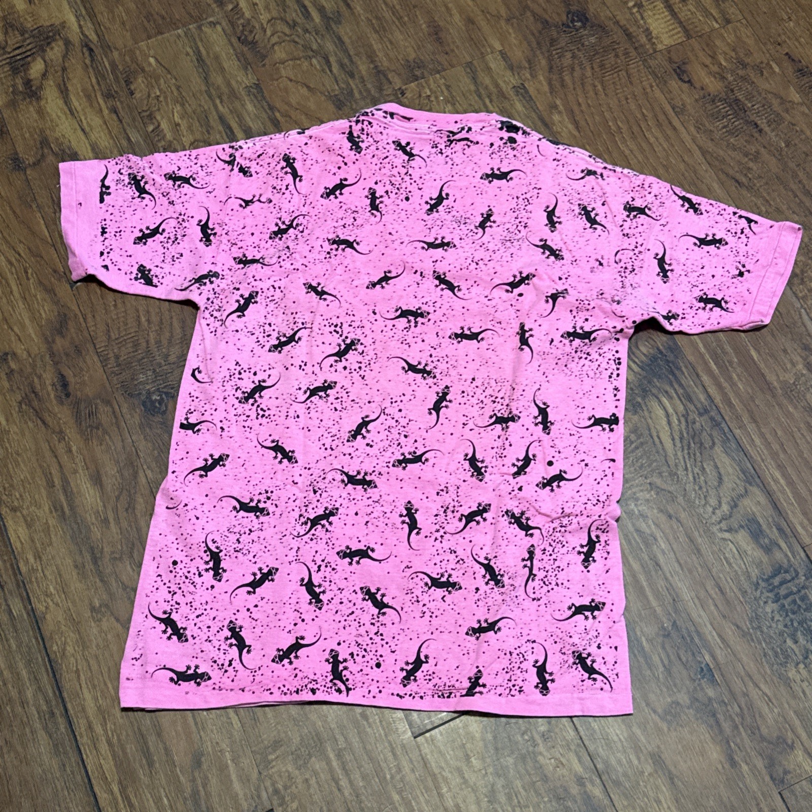 Hawaii 1980’s Gecko Splatter Pink All Over T Shirt Single Stitch Large 1989 READ