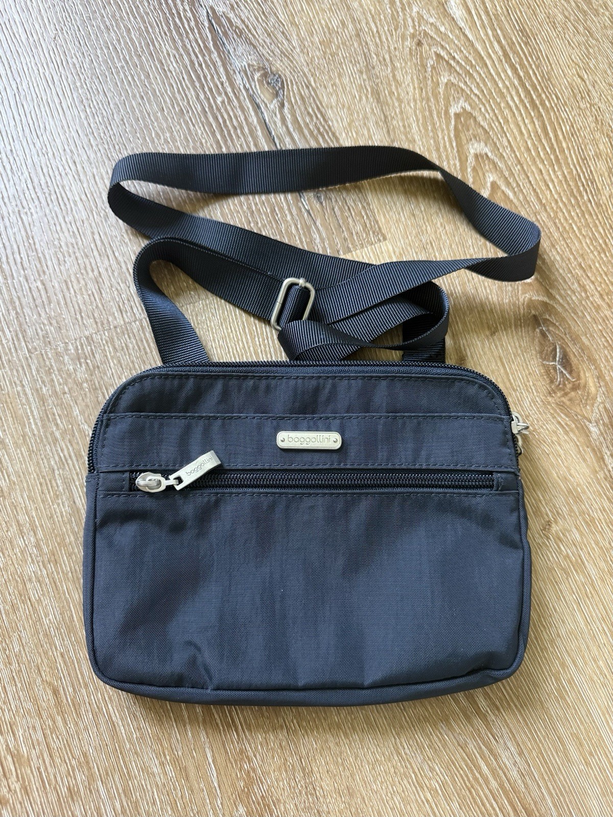 Baggallini Double Zip Medium Crossbody Bag In Navy EUC! MSRP $75