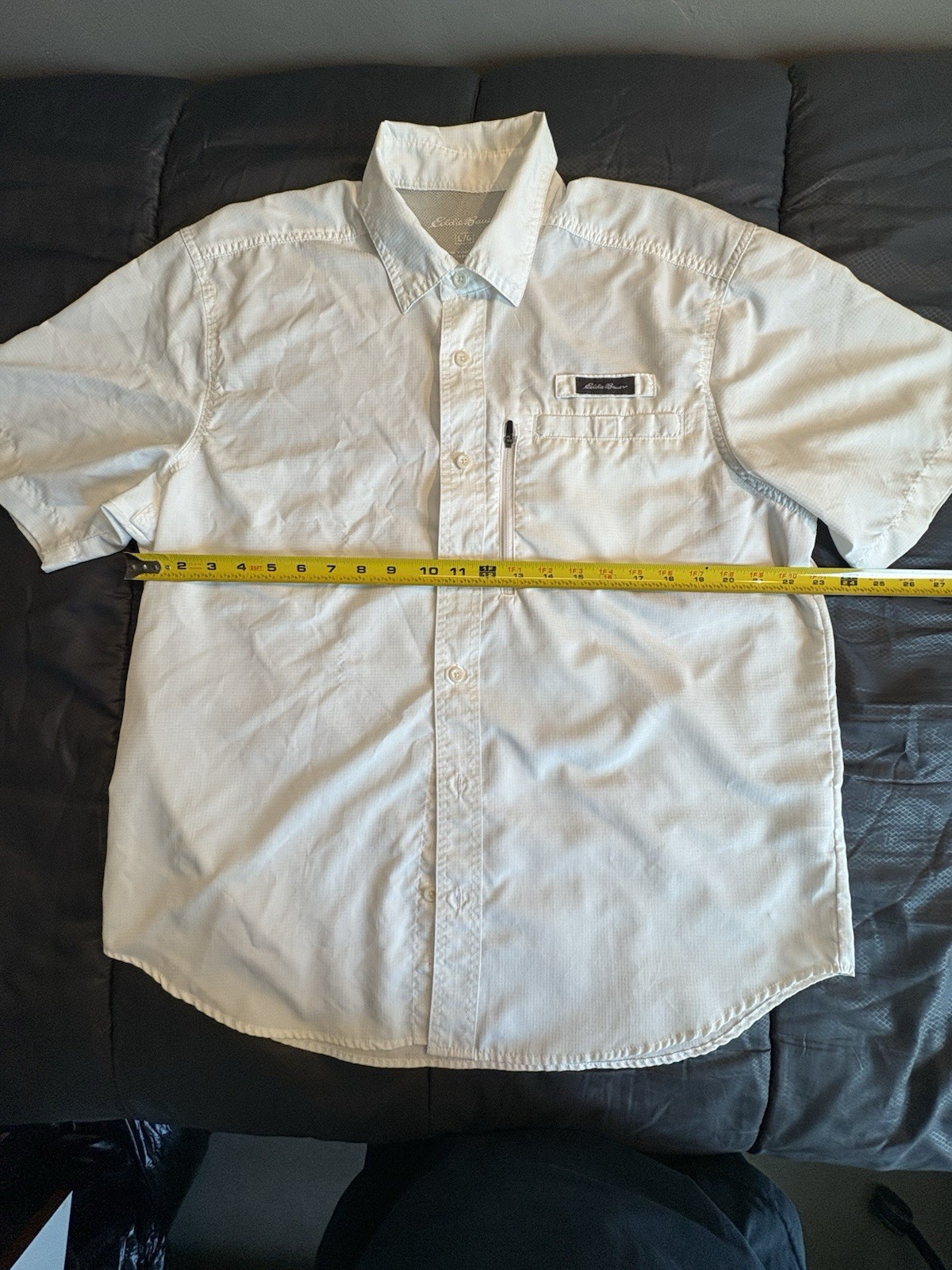 Eddie Bauer Men’s L/G White Solid Short Sleeve Button-Up Fishing Shirt.